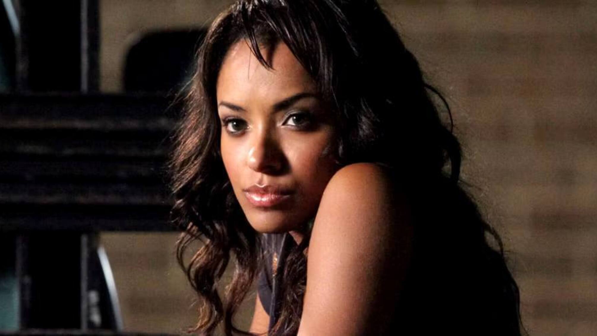 Звезда 'Дневников вампира' провела день с украинскими детьми в Венгрии