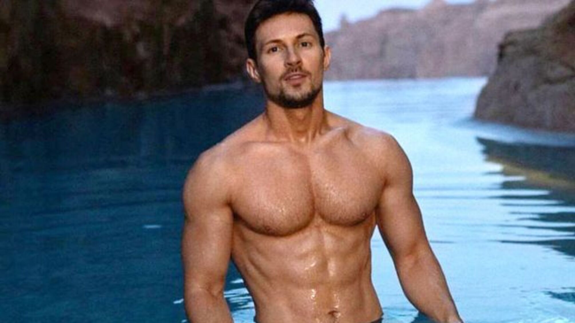 Макрон продовжує користуватися Telegram попри арешт Дурова, - ЗМІ