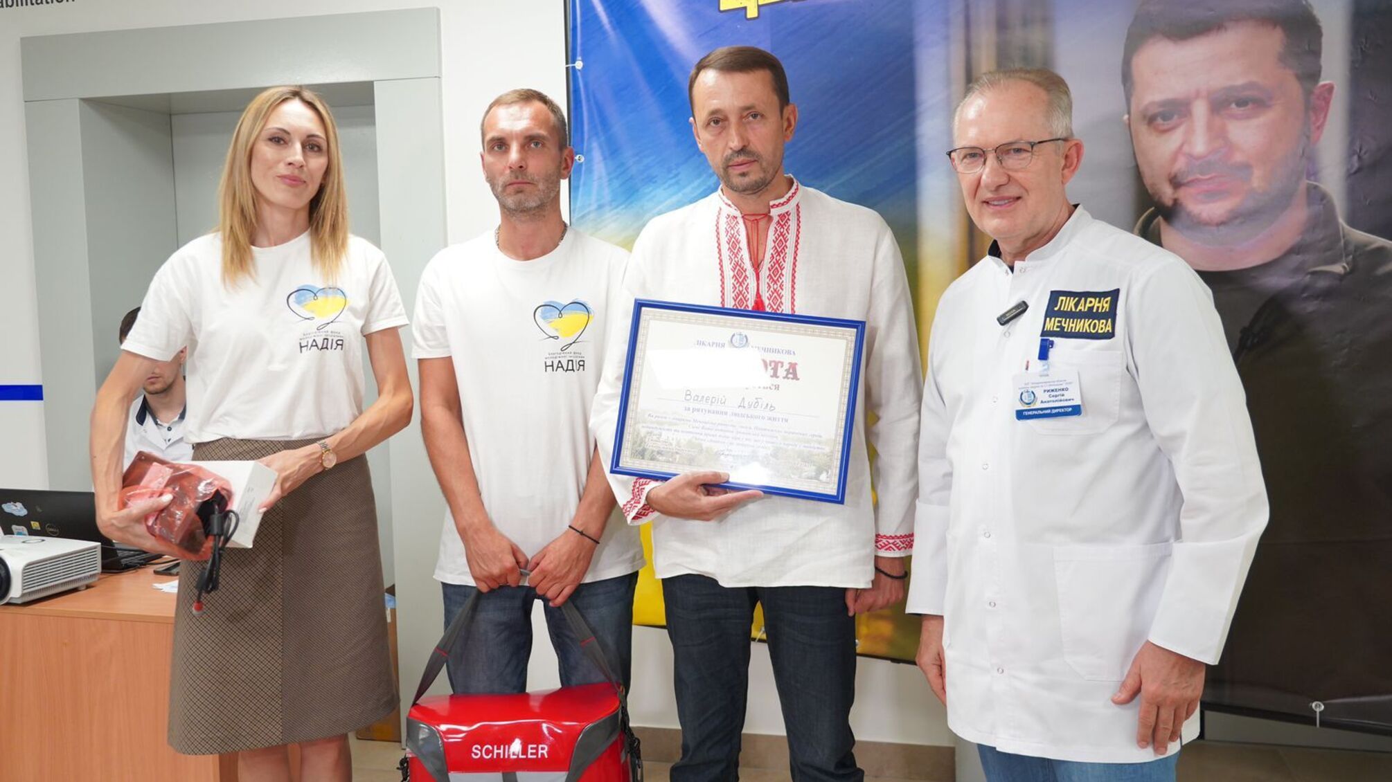 Валерий Дубиль передал аппарат Easy Pulse больнице им. Мечникова