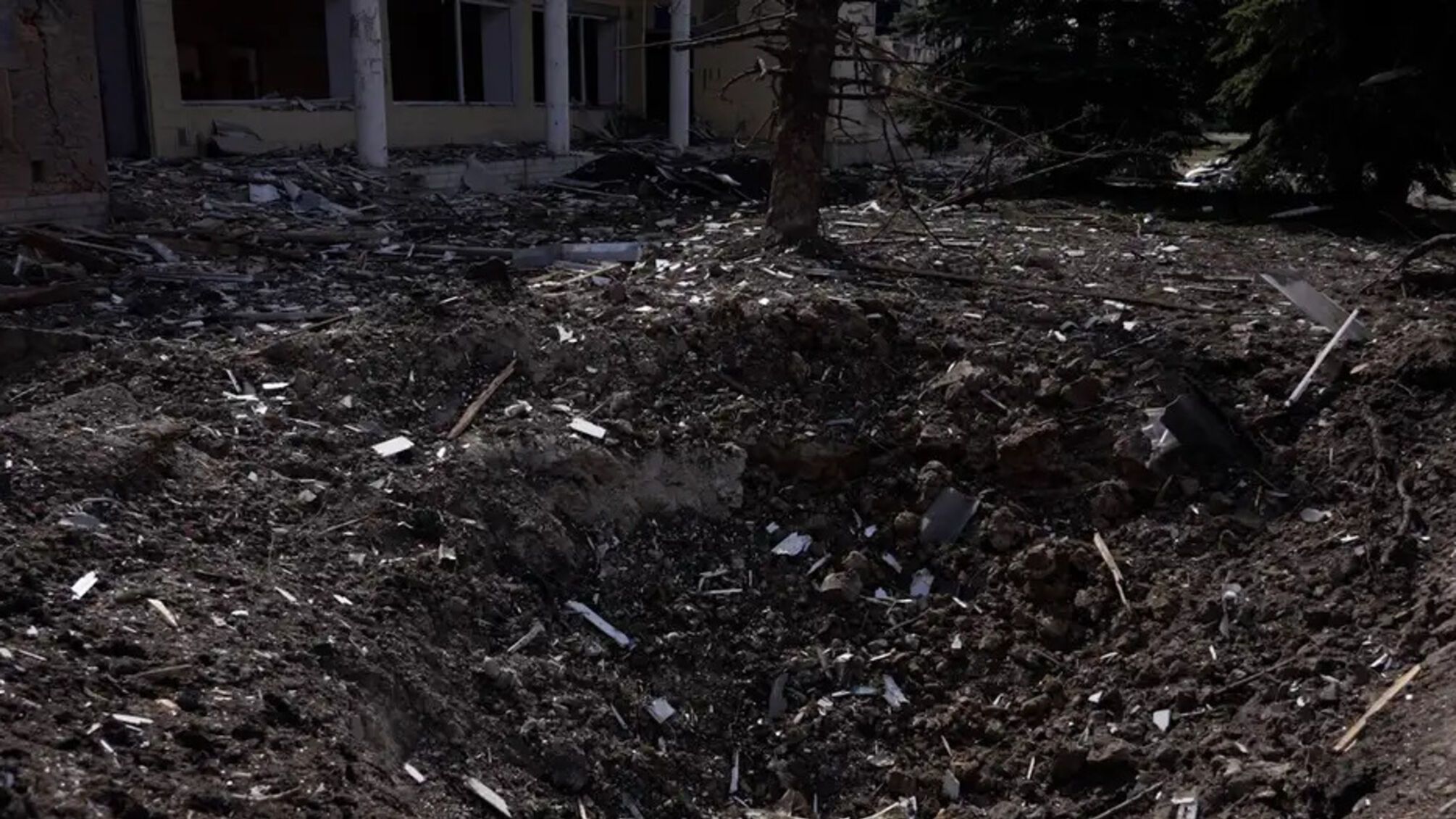 Авиаударом РФ уничтожена школа в Могрице Сумского района: среди погибших ребенок