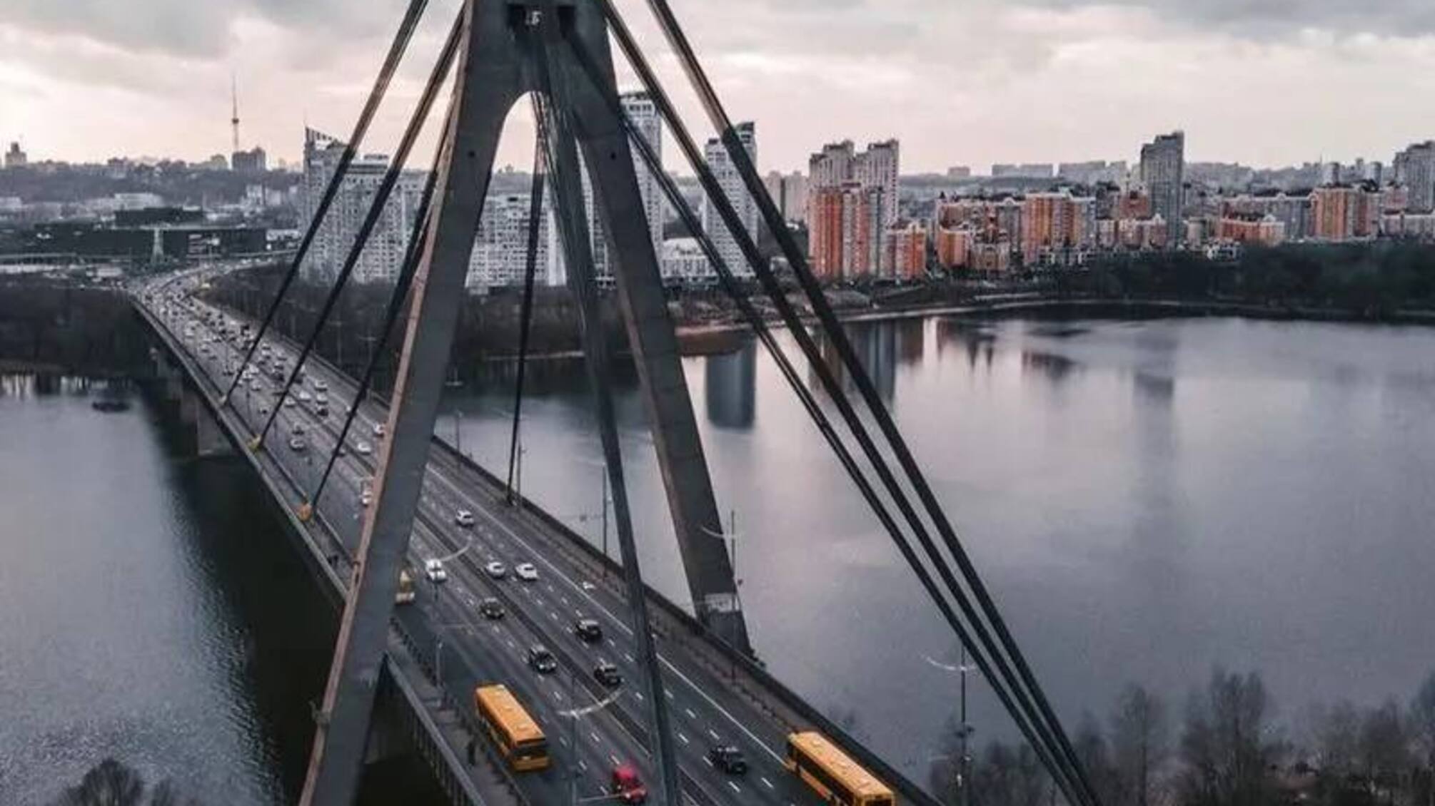 Столична влада на два місяці обмежить рух Північним мостом. Що сталося?