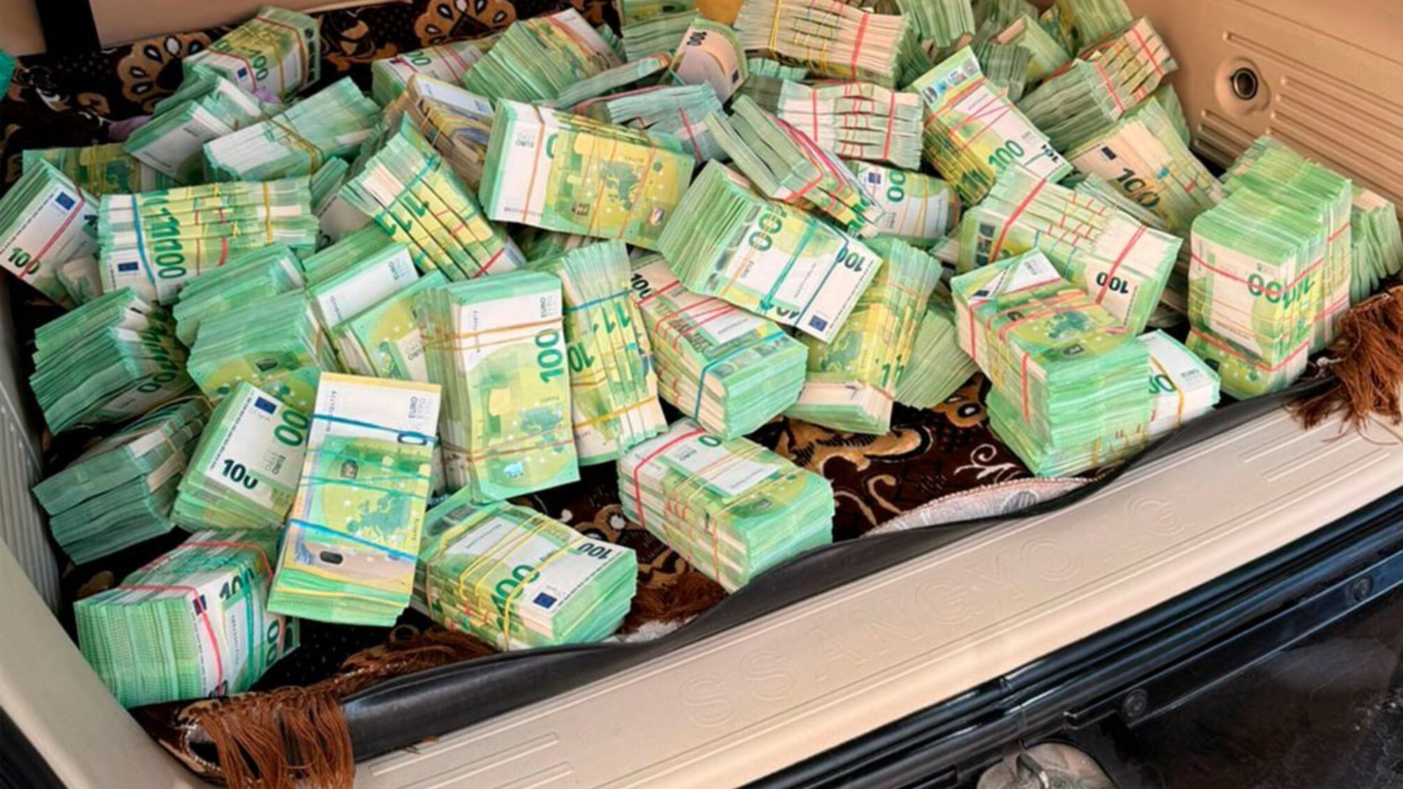 'Черная' касса на 4,7 млн евро: Бюро экономической безопасности разоблачило схему поставщиков Минобороны