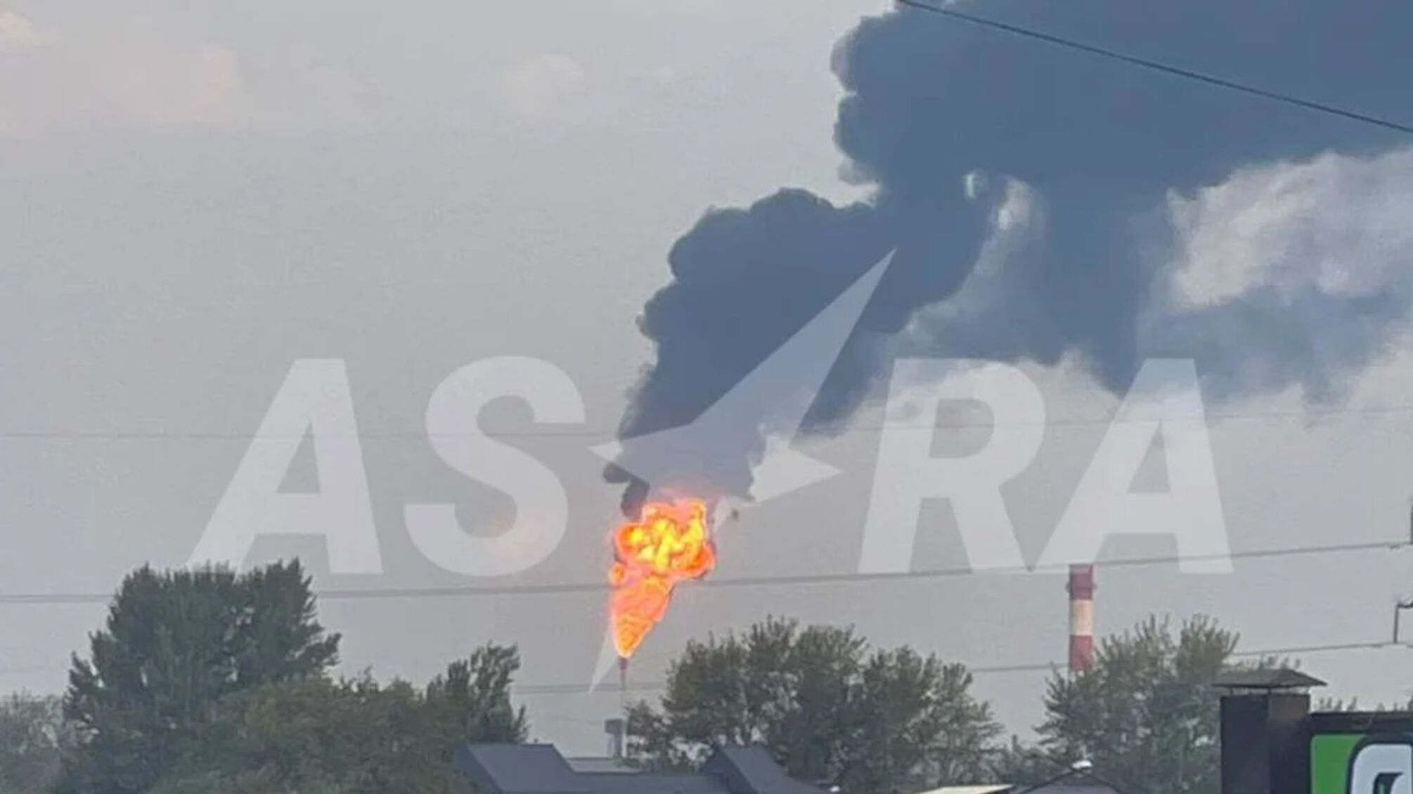 Москву атакували безпілотники: пожежі на нафтопереробному заводі та електростанціях, — росЗМІ (відео)