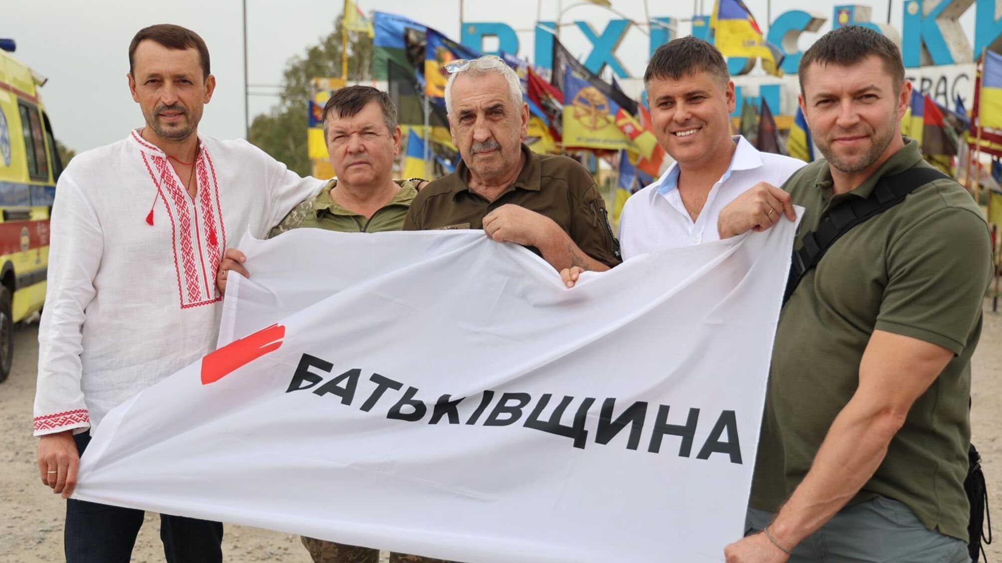 Партійці передали допомогу військовим і медикам