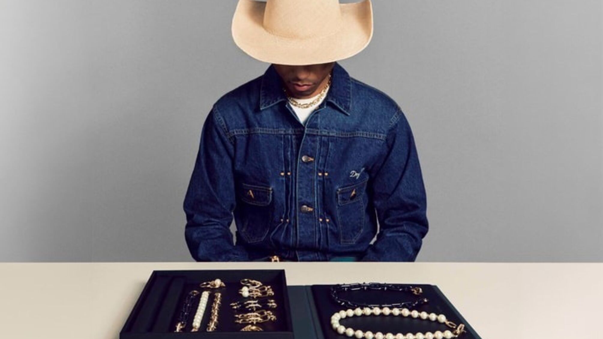 Жемчуг и бриллианты: Фаррелл Уильямс представил новые украшения в коллекции Tiffany Titan