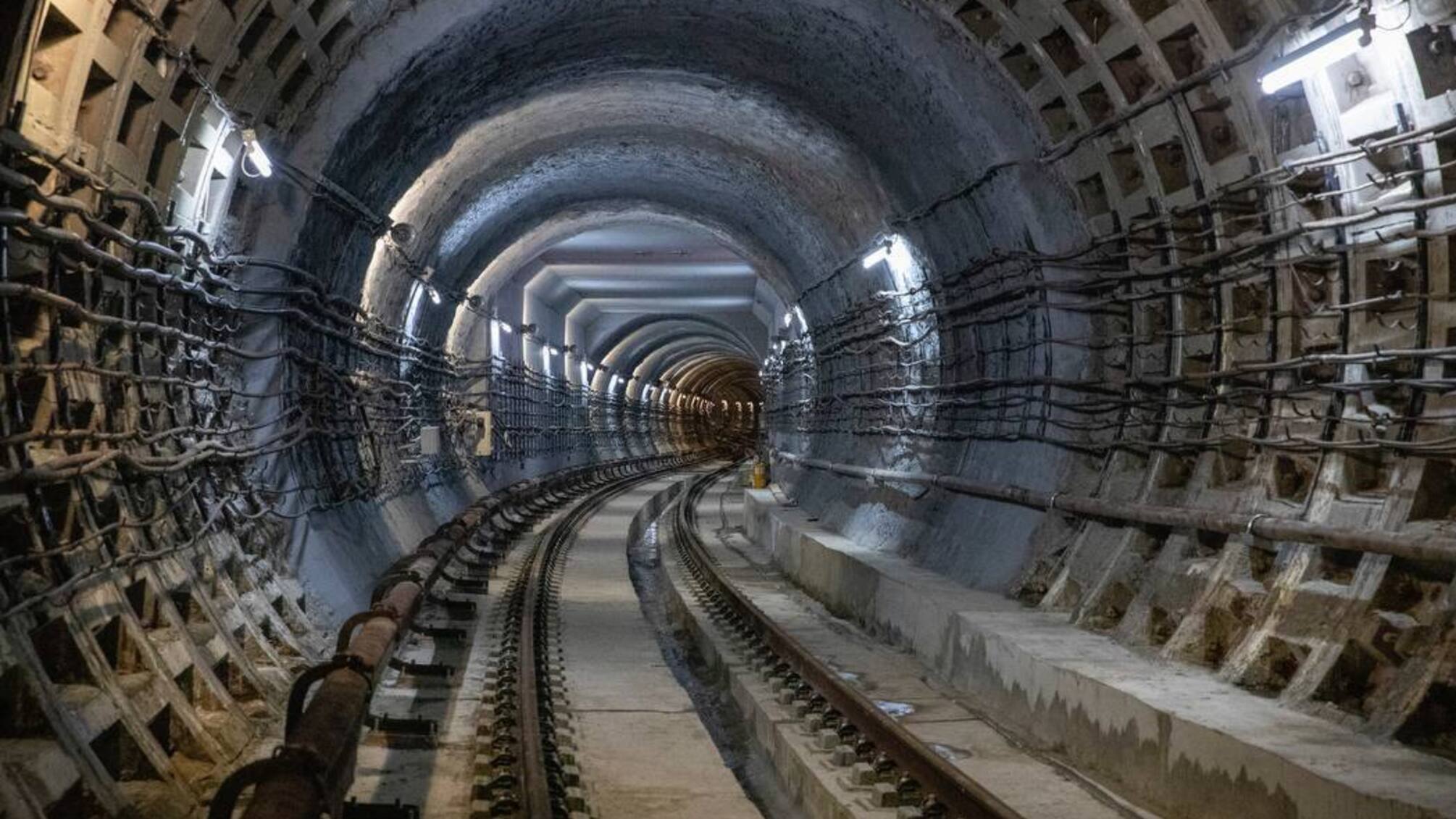 Новый участок тоннелей между станциями 'Демеевская' и 'Лыбидская' введен в эксплуатацию