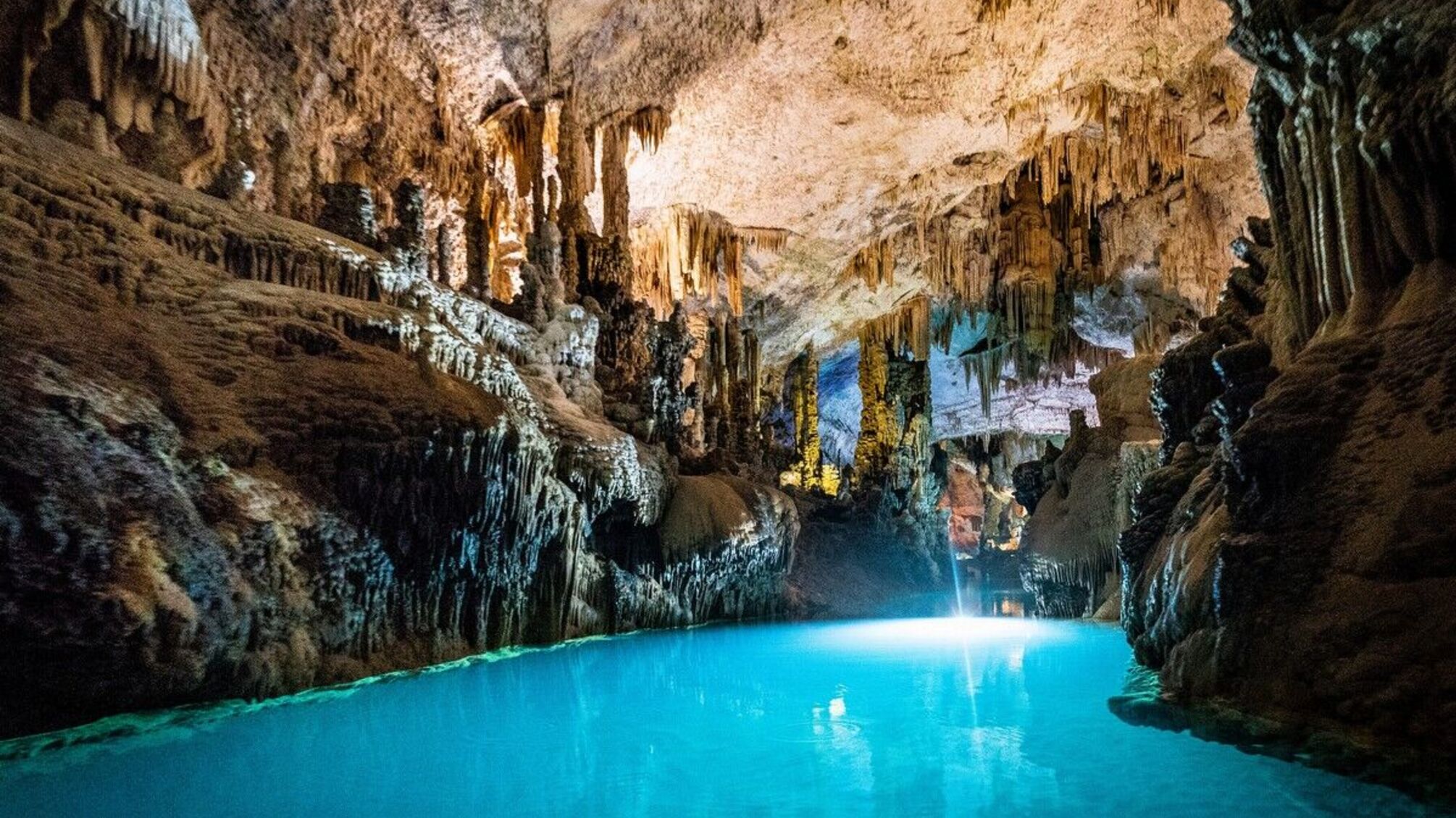 В Украине есть Оптимистическая пещера, сформированная из гипсовых образований