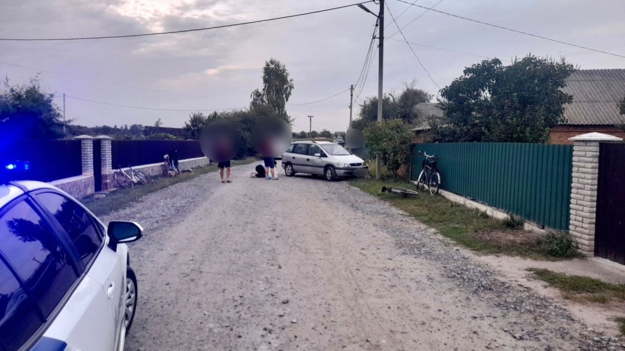 На Вінниччині автомобіль в'їхав у електроопору: одна дитина загинула, друга у лікарні