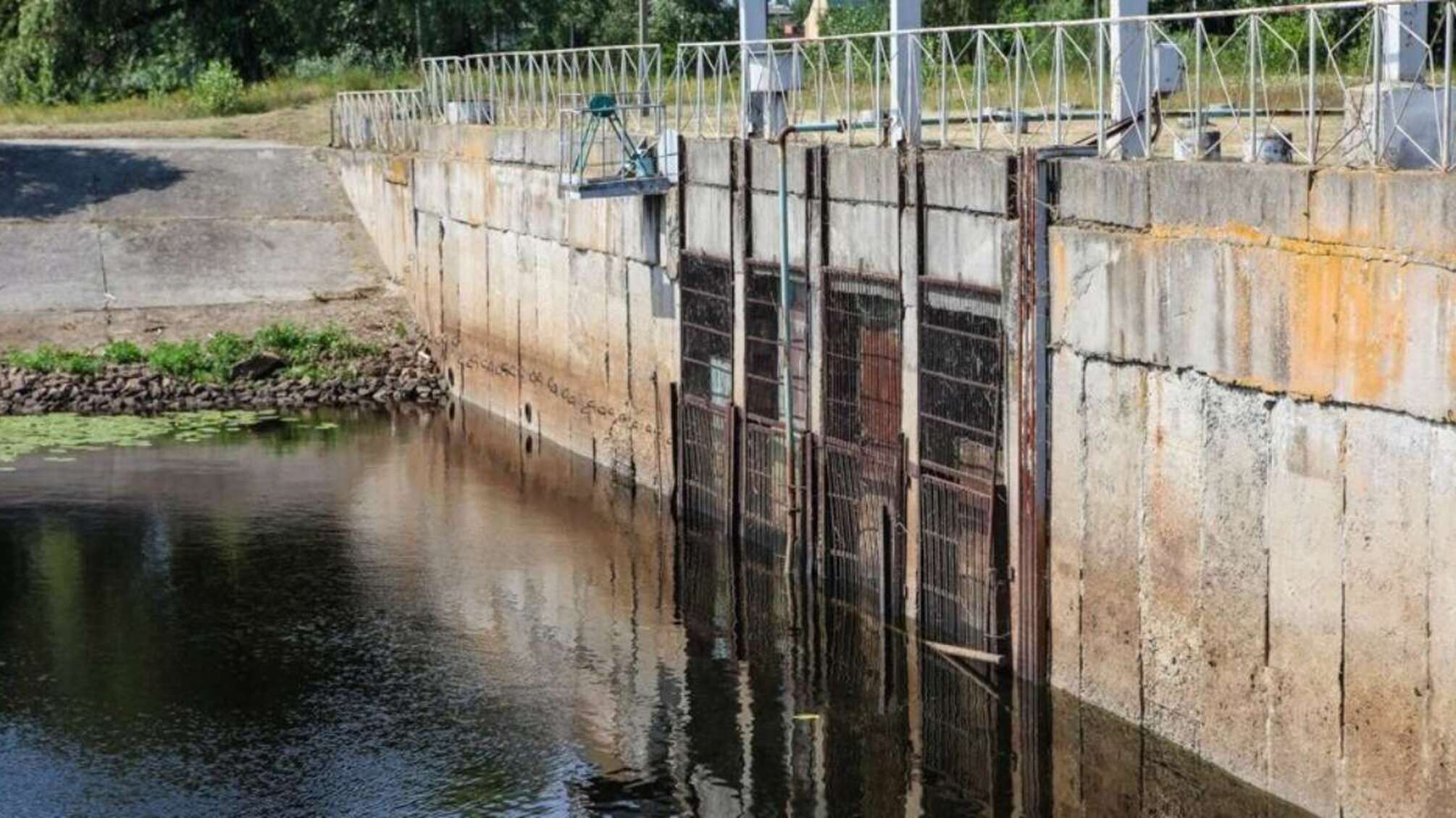 С реки Десна вода поступает в столицу