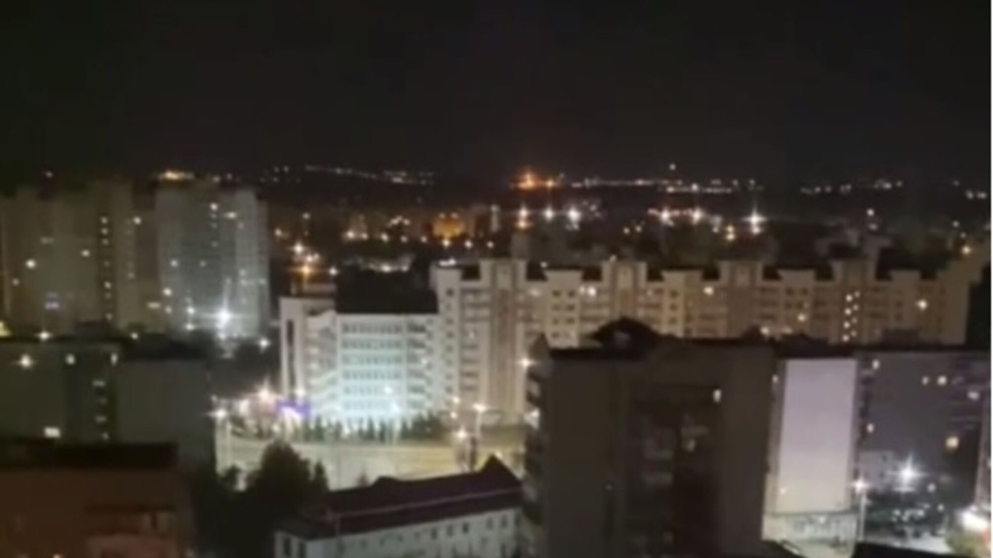 Авиабаза 'Энгельс' в огне: серия взрывов на стратегическом объекте России