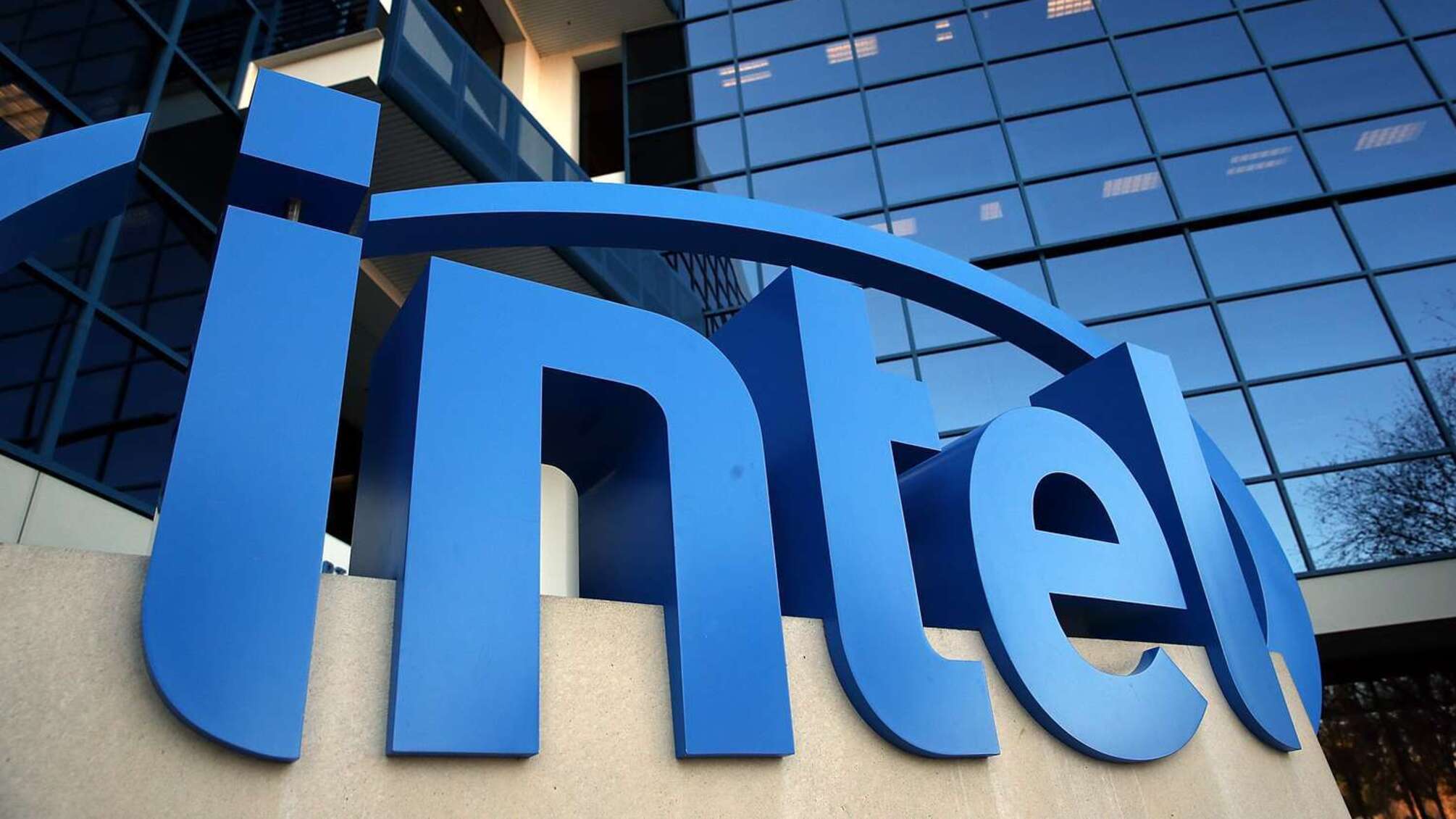 Компания Intel объявила о продаже части активов из-за убыточности