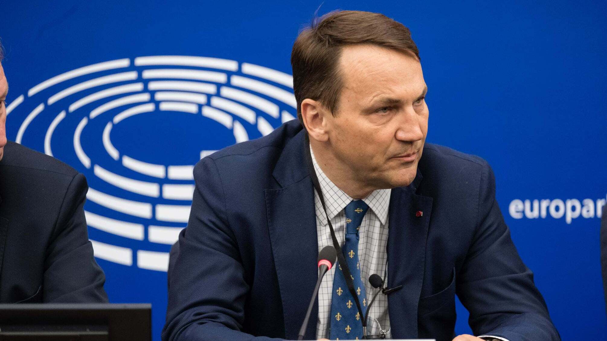 Президент Зеленский и глава МИД Польши Сикорский провели напряженный разговор