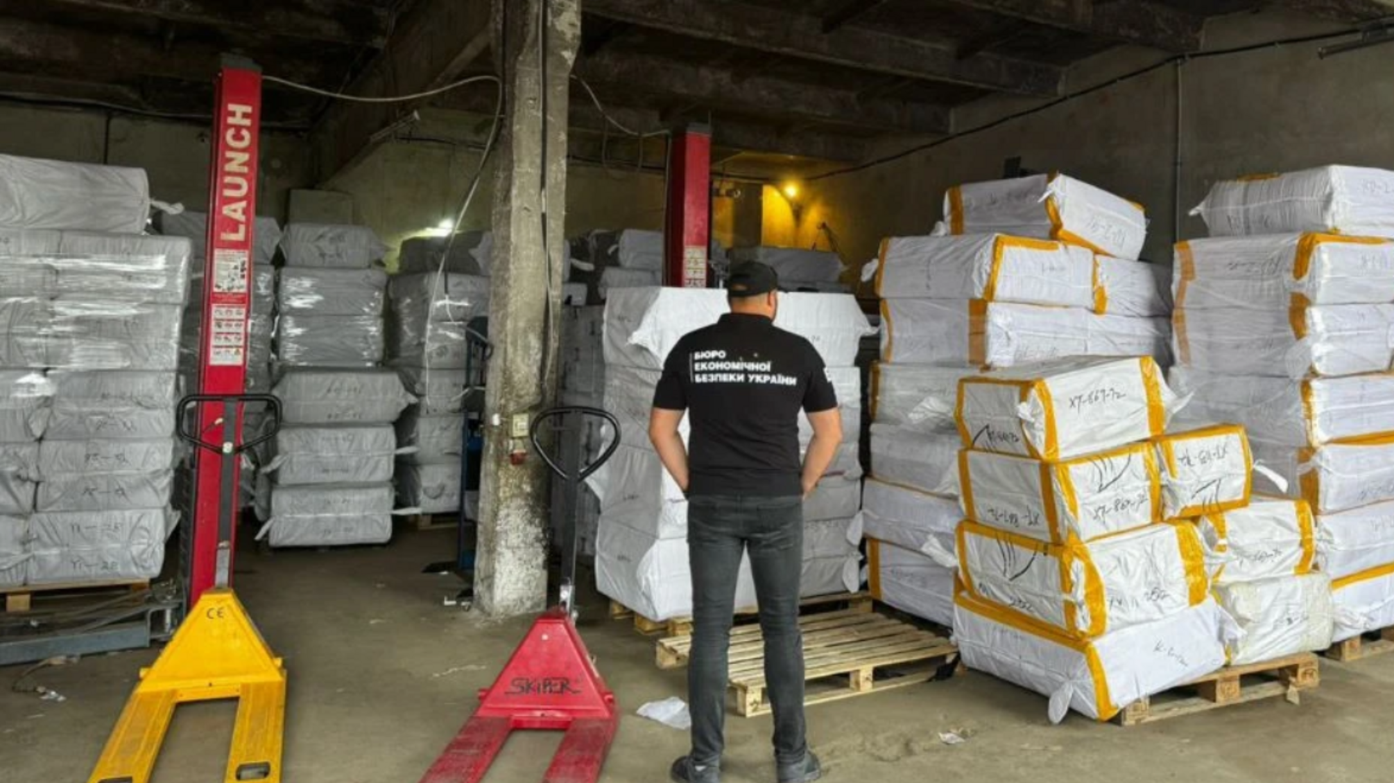 Причетні митники: на Львівщині виявили партію контрабанди на 14 млн грн