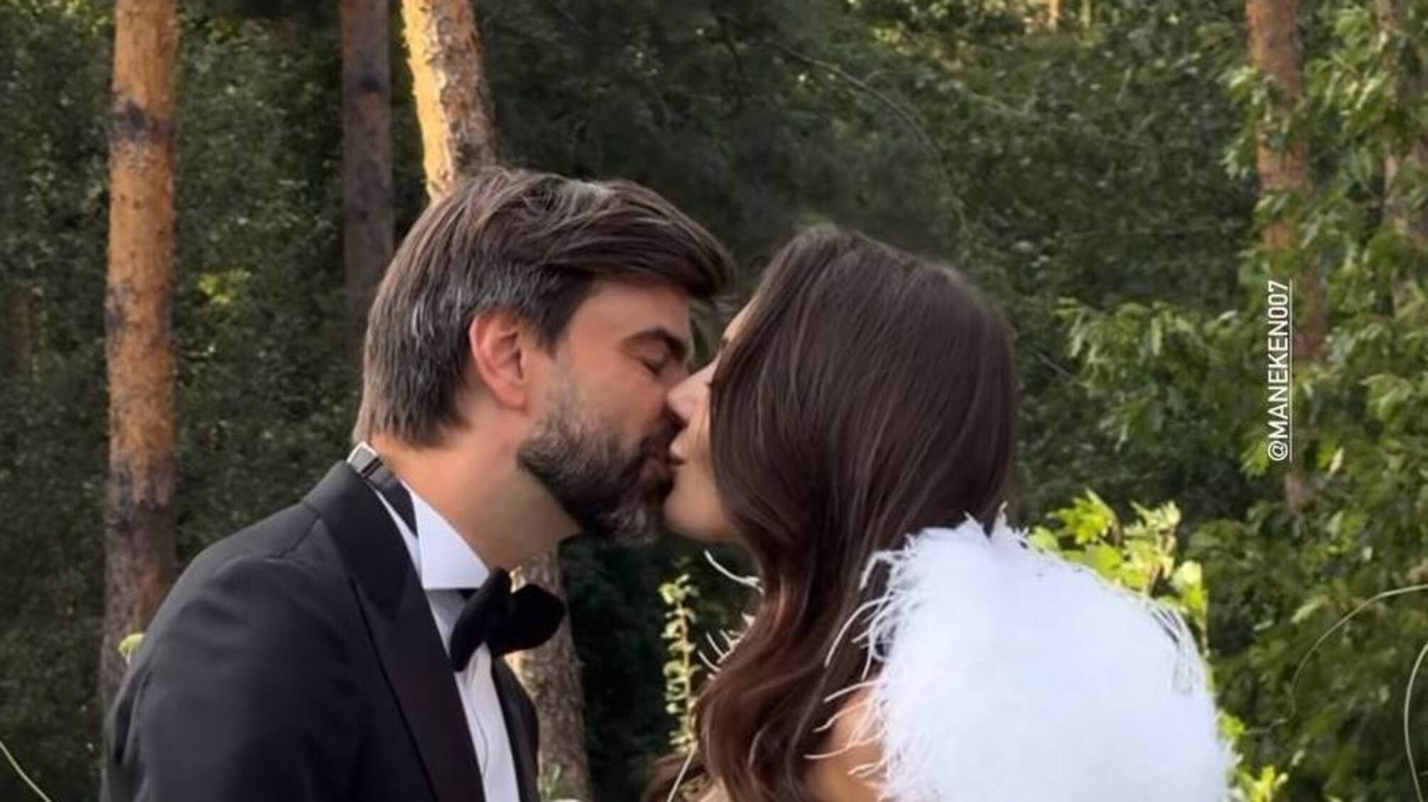 Блогерка Ксюша Манекен на власному весіллі