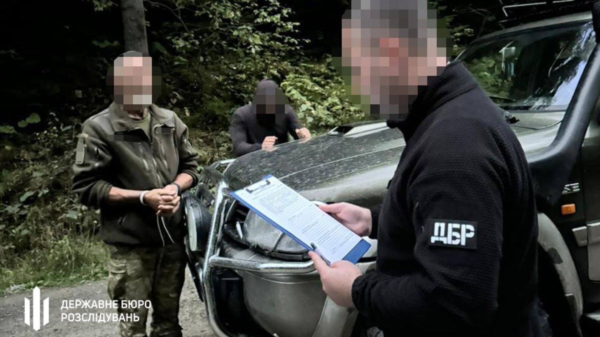 Нелегально проводил мужчин в Румынию: на Буковине задержали правоохранителя