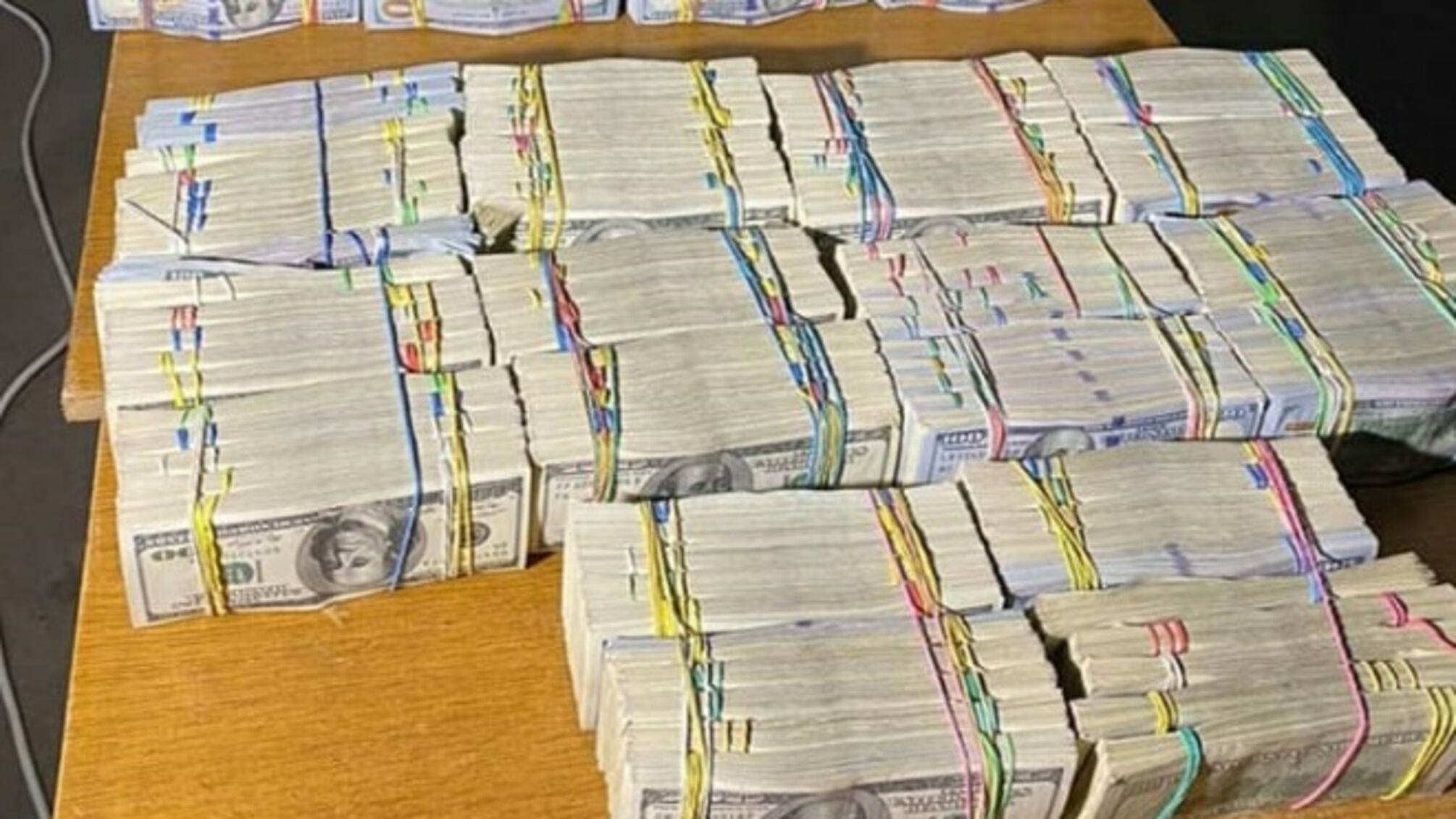 Податкова корупція і шахрайство: як злочинці заволоділи мільйонами підприємств