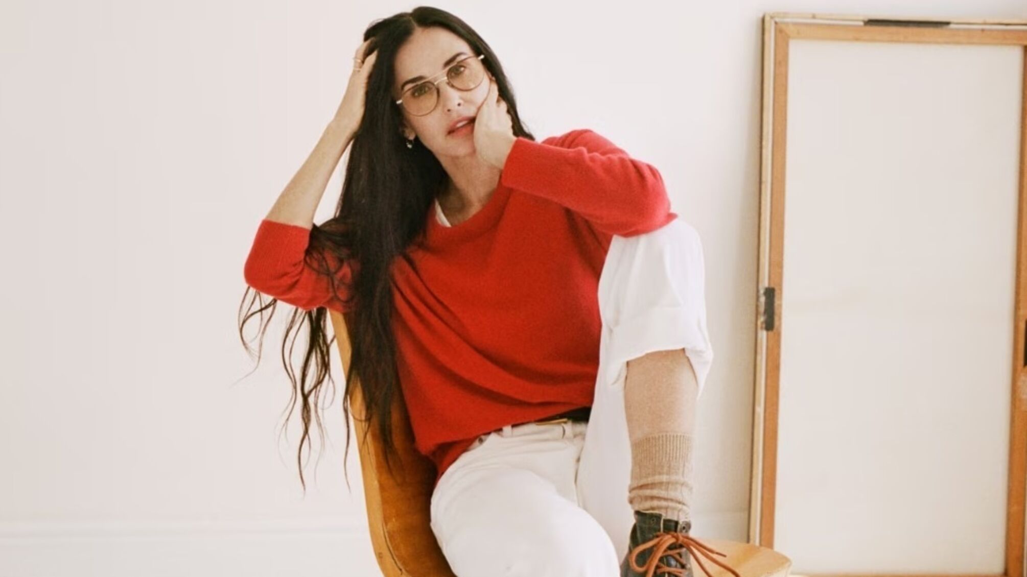 Деми Мур представляет осеннюю коллекцию J.Crew: стильный макияж и прическа в ретро-стиле 90-х