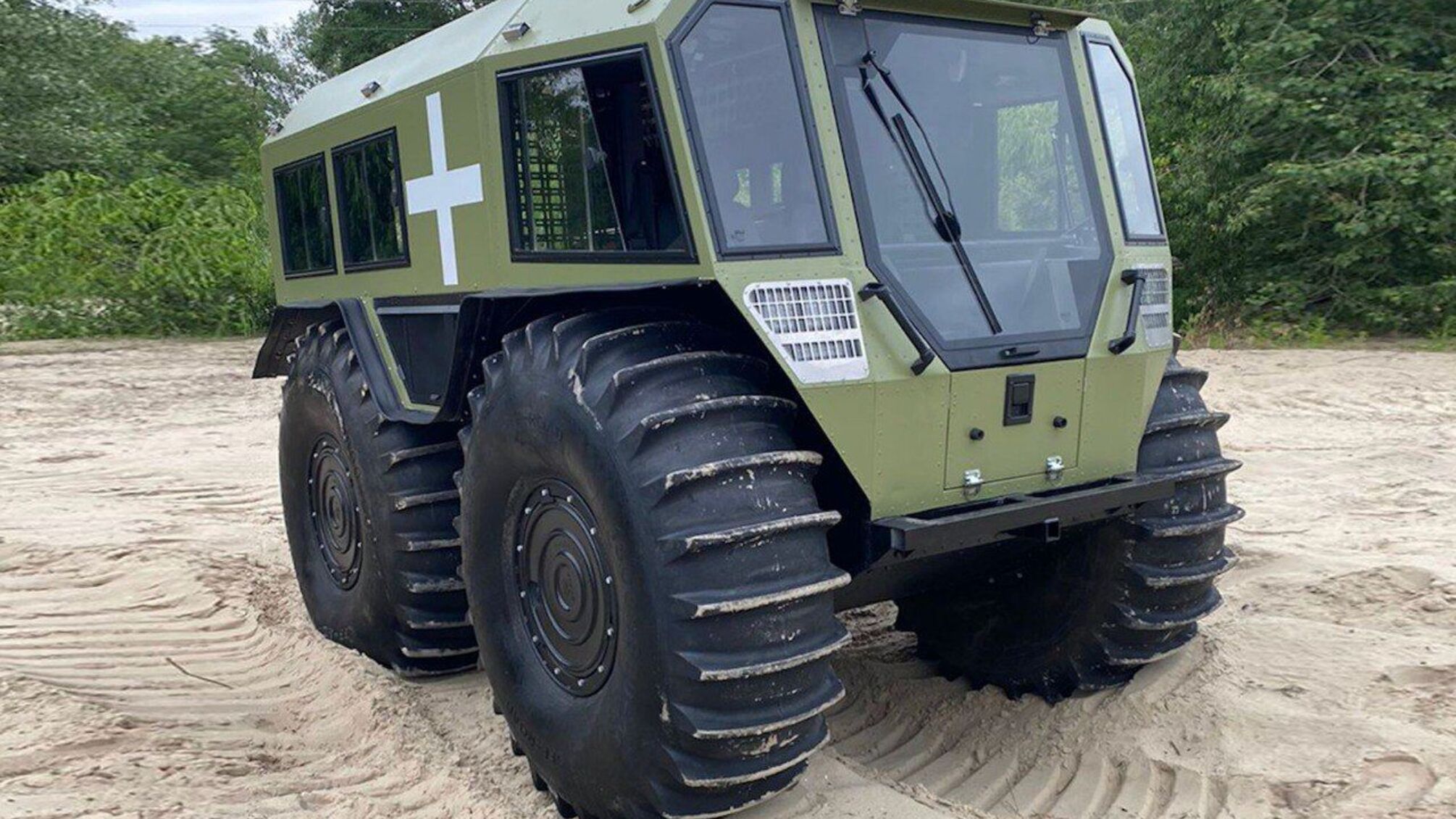 ВСУ получили вездеход-амфибию 'ТАХА' для эвакуации и транспортировки в труднодоступных зонах