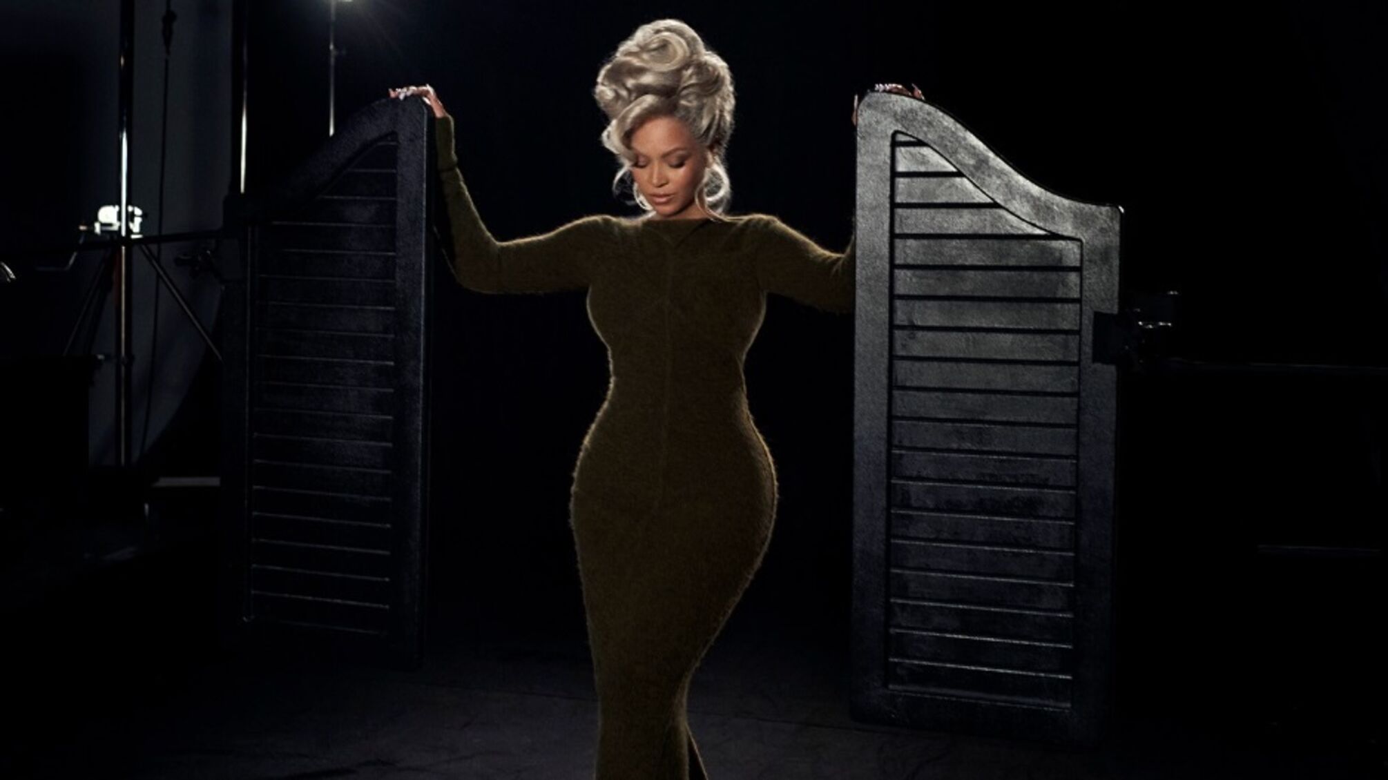 Бейонсе в блонди: певица удивила новым образом на фотосессии