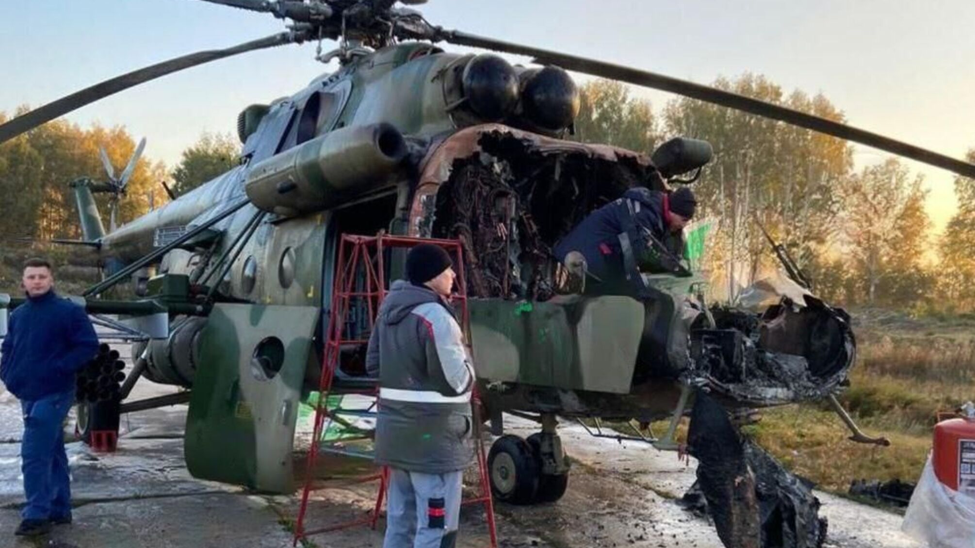 На россии двое подростков под заказ сожгли вертолет Ми-8