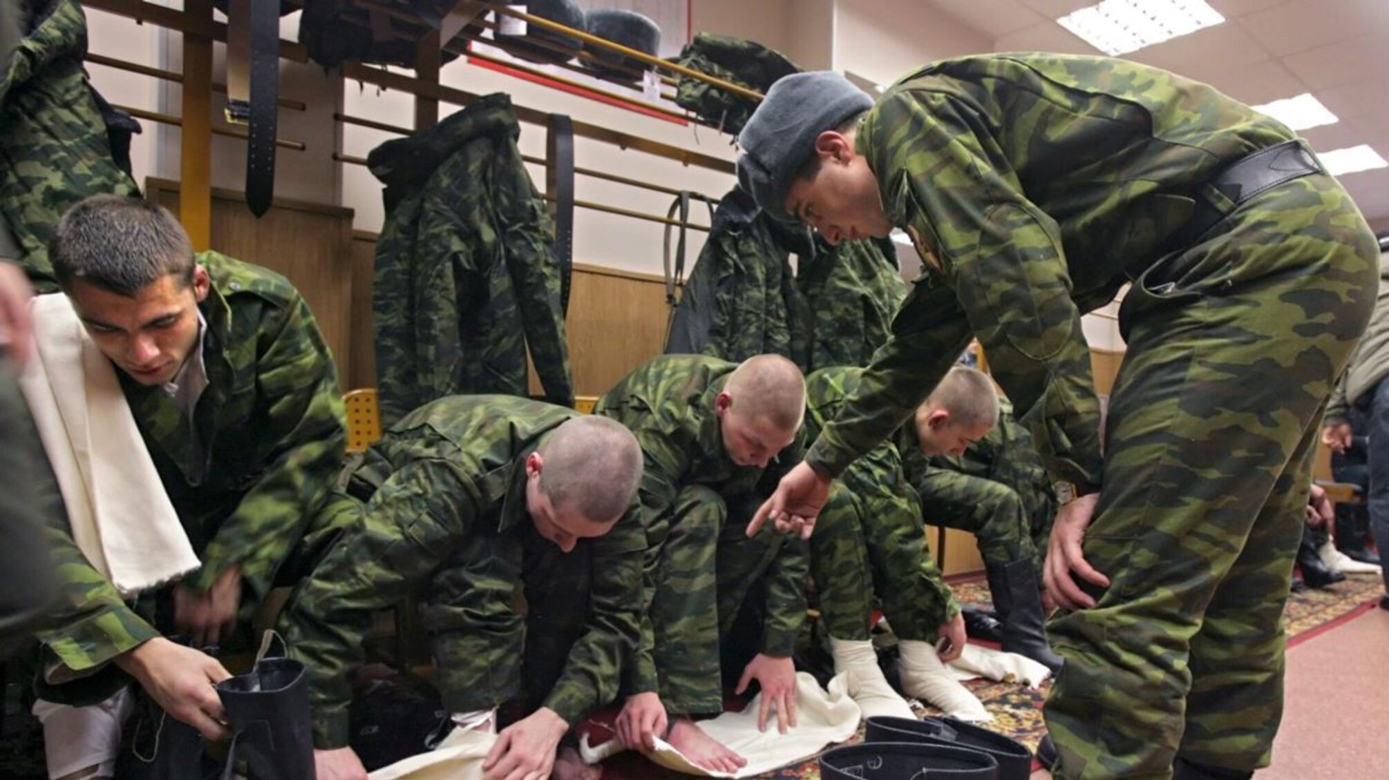 В росії курсантів змушують підписувати контракт та йти в штурмовики