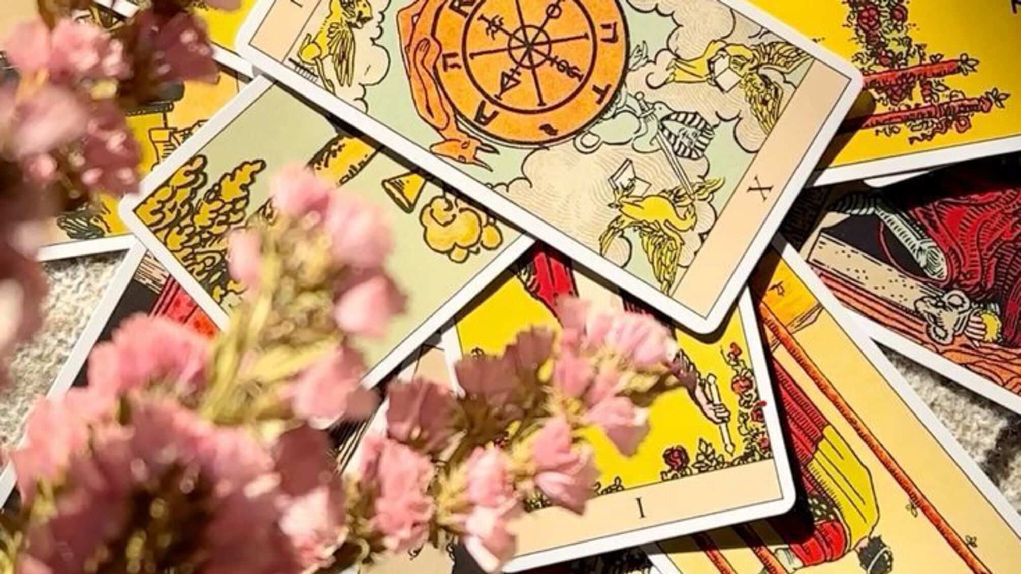 Изменения или сложности? Что подготовили карты Таро на 23 сентября