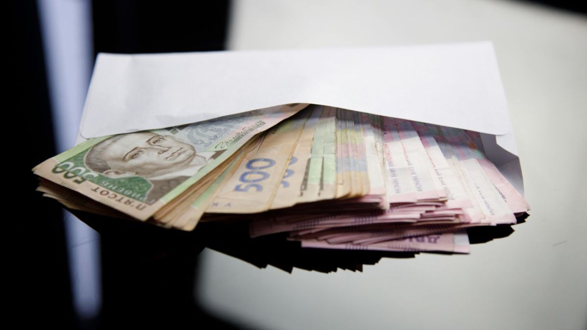 Середня зарплатня в Україні становить понад 17 тисяч гривень