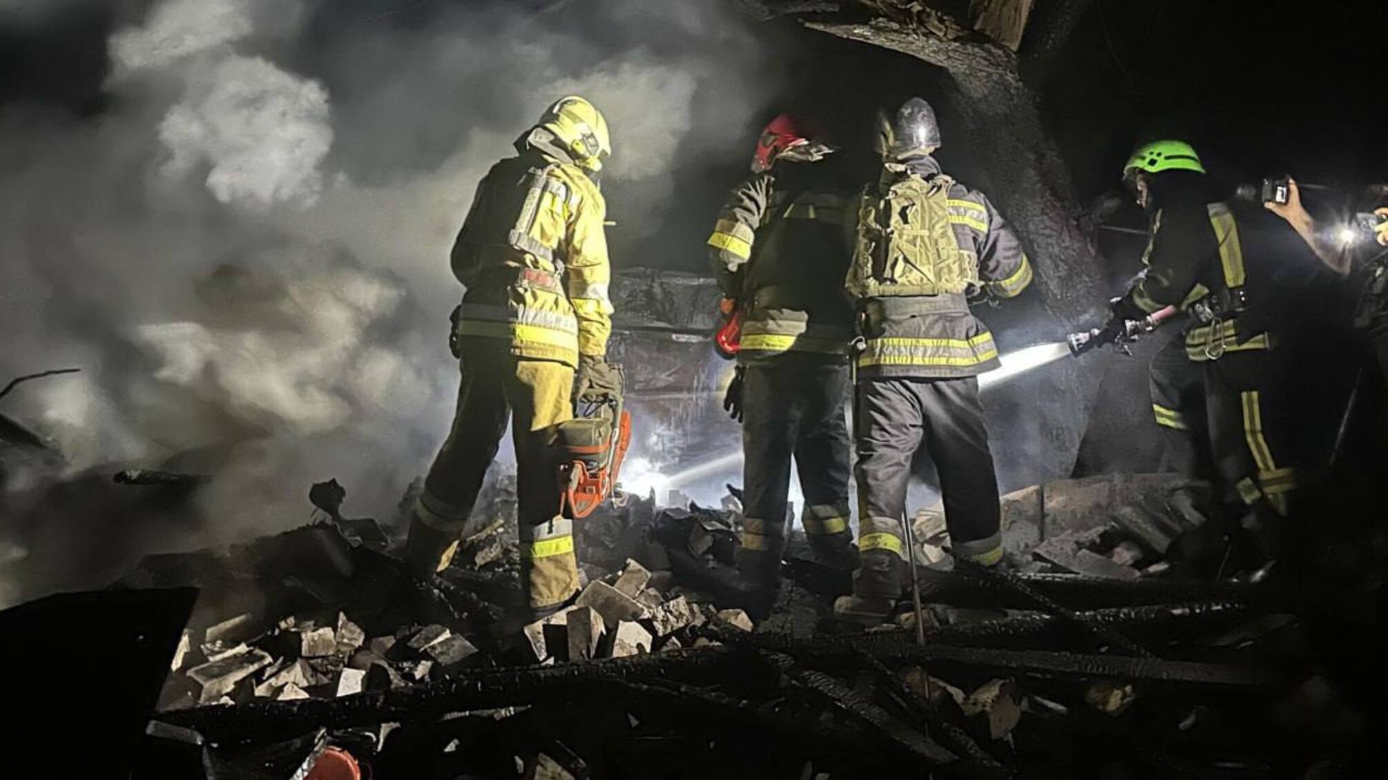 Ракетный удар по Запорожью: погибший, раненые подростки и разрушенные дома