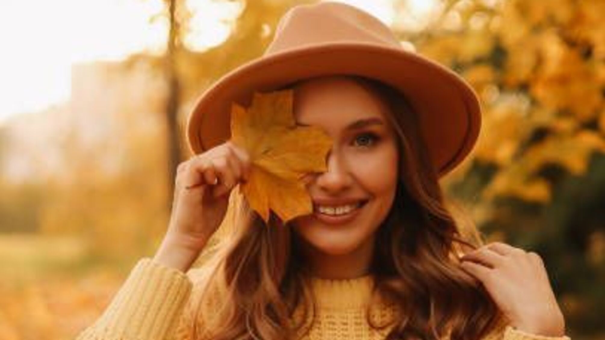 Місячний календар краси на жовтень 2024: коли робити стрижки, манікюр і епіляцію