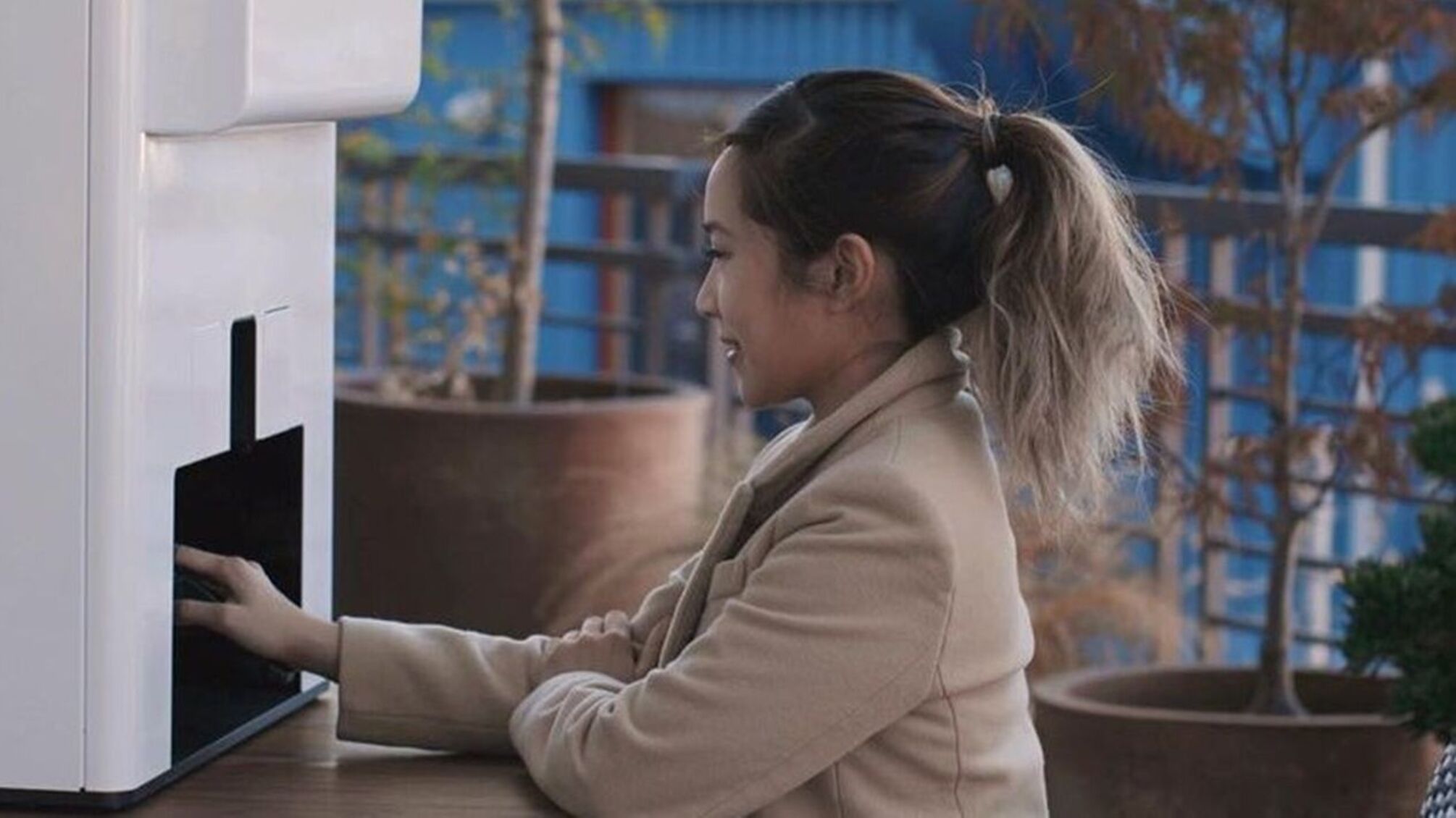 10 долларов за маникюр от робота