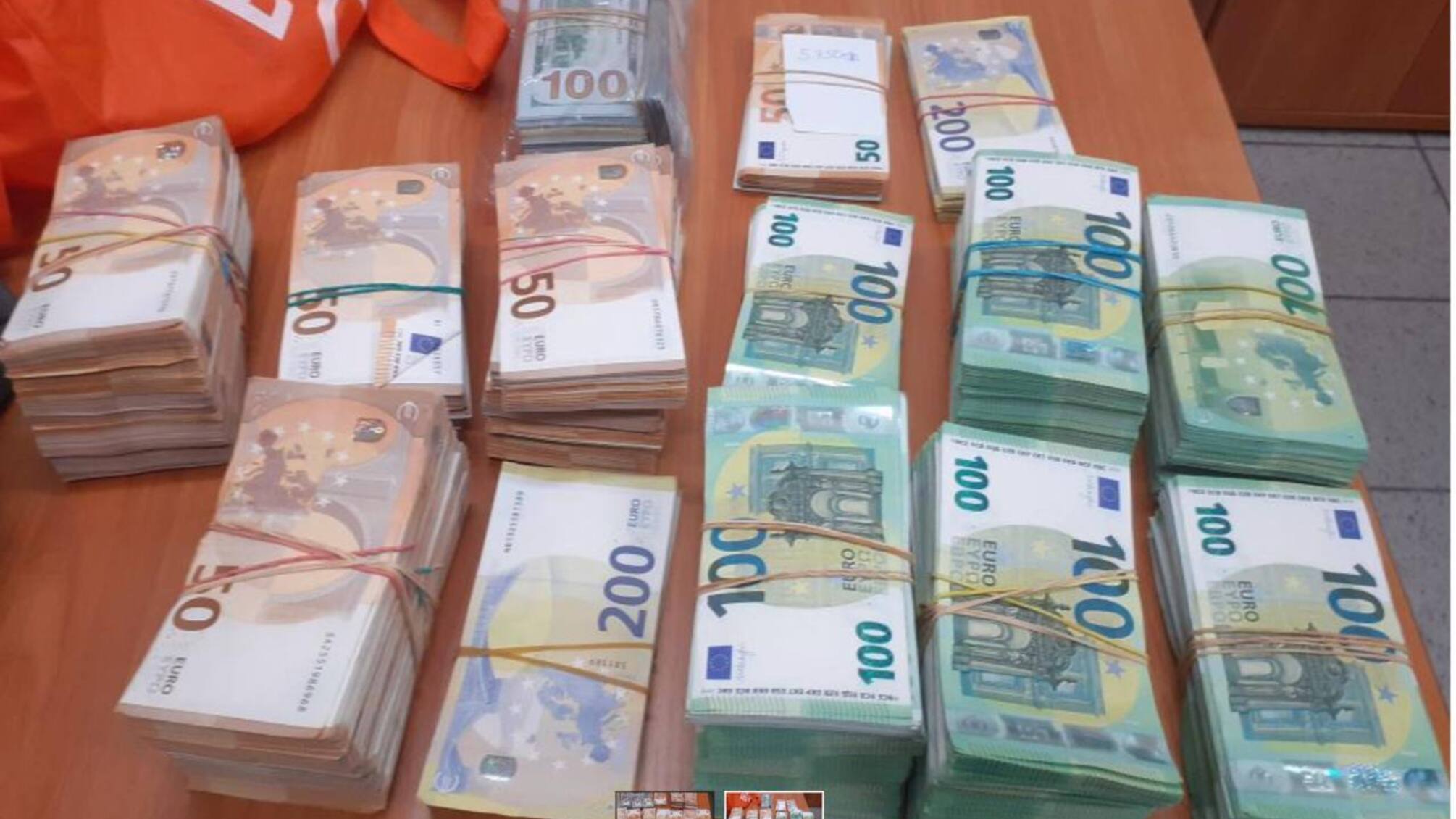 Украинка перевозила рекордную сумму наличных в багаже