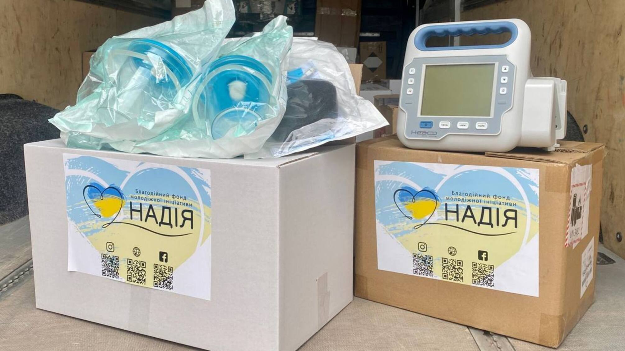 Фонды 'Надежда' и 'Родная страна' передали медицинское оборудование военному госпиталю Чернигова