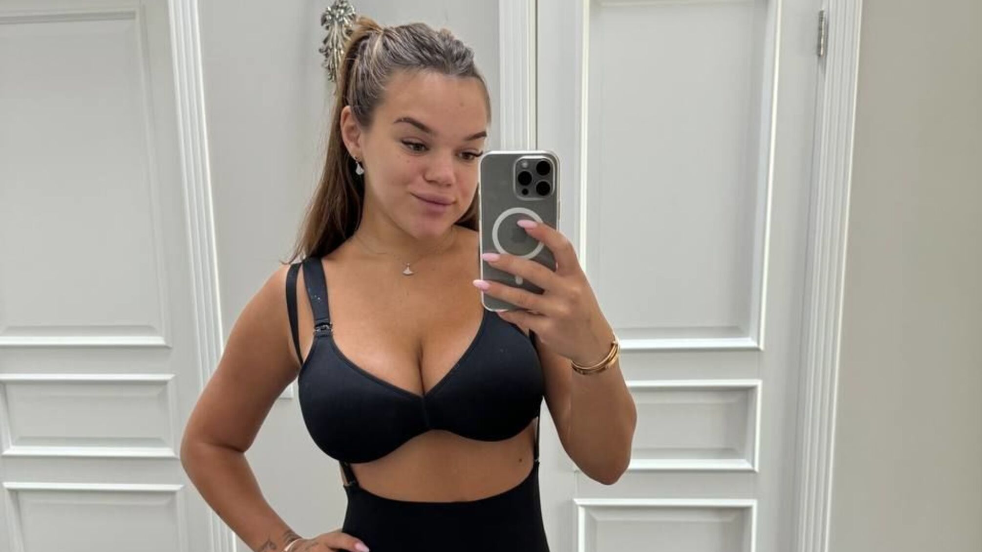 В обжатом наряде: блоггер Юлия Верба показала фигуру после родов