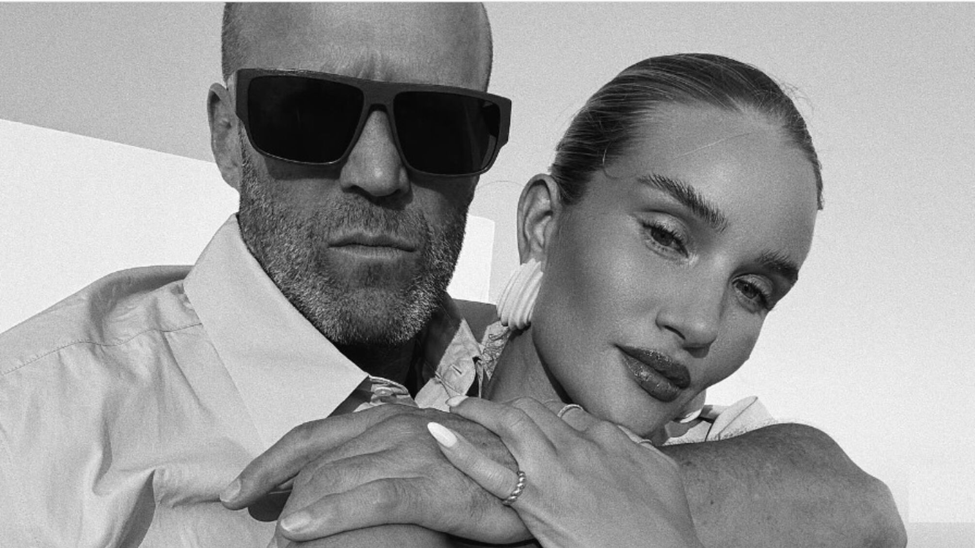 Джейсон Стейтем та Розі Гантінгтон-Вайтлі зачарували фанатів новим романтичним фото