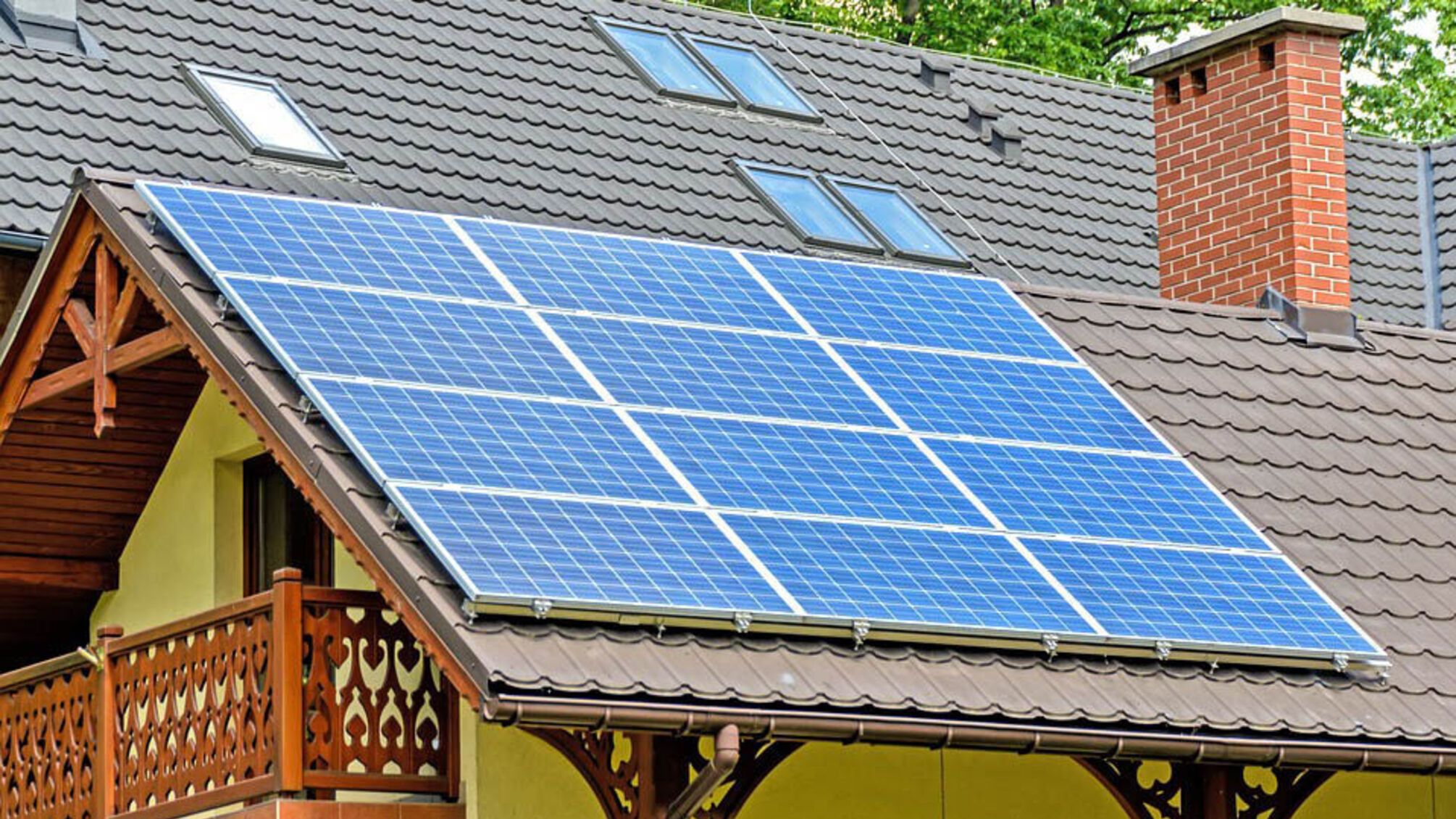 Понад 2 млн грн за працюючі ліфти: у Київраді змушують мешканців ЖК купувати сонячні електростанції?