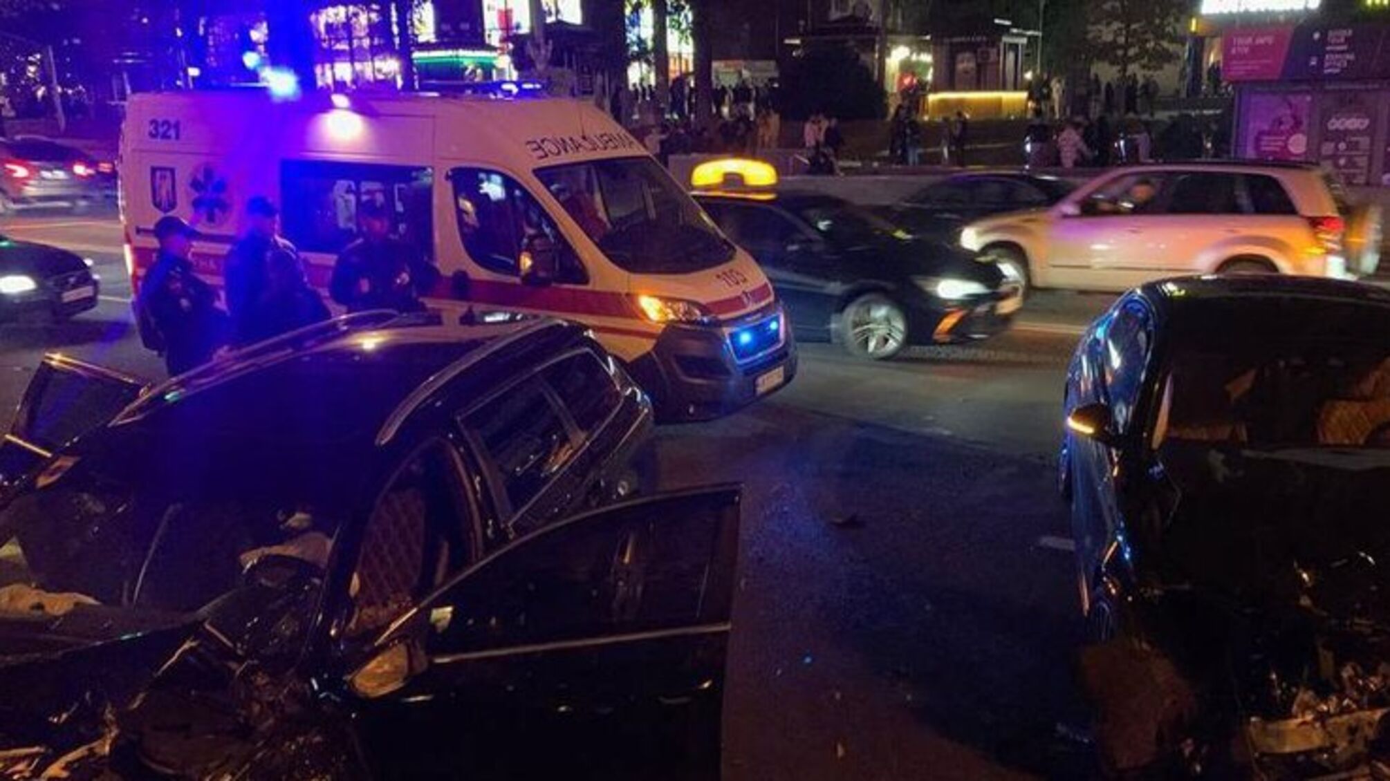 У Києві на Хрещатику сталася масштабна аварія