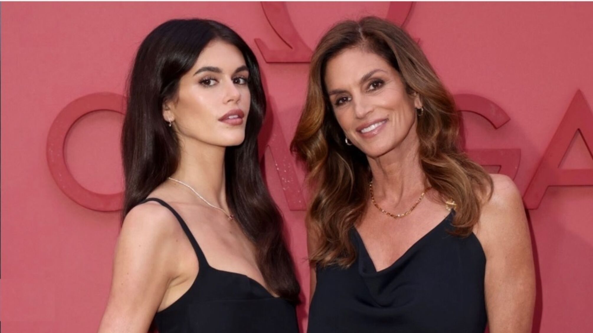 Синди Кроуфорд трогательно поздравила дочь Кайю Гербер с 23-летием