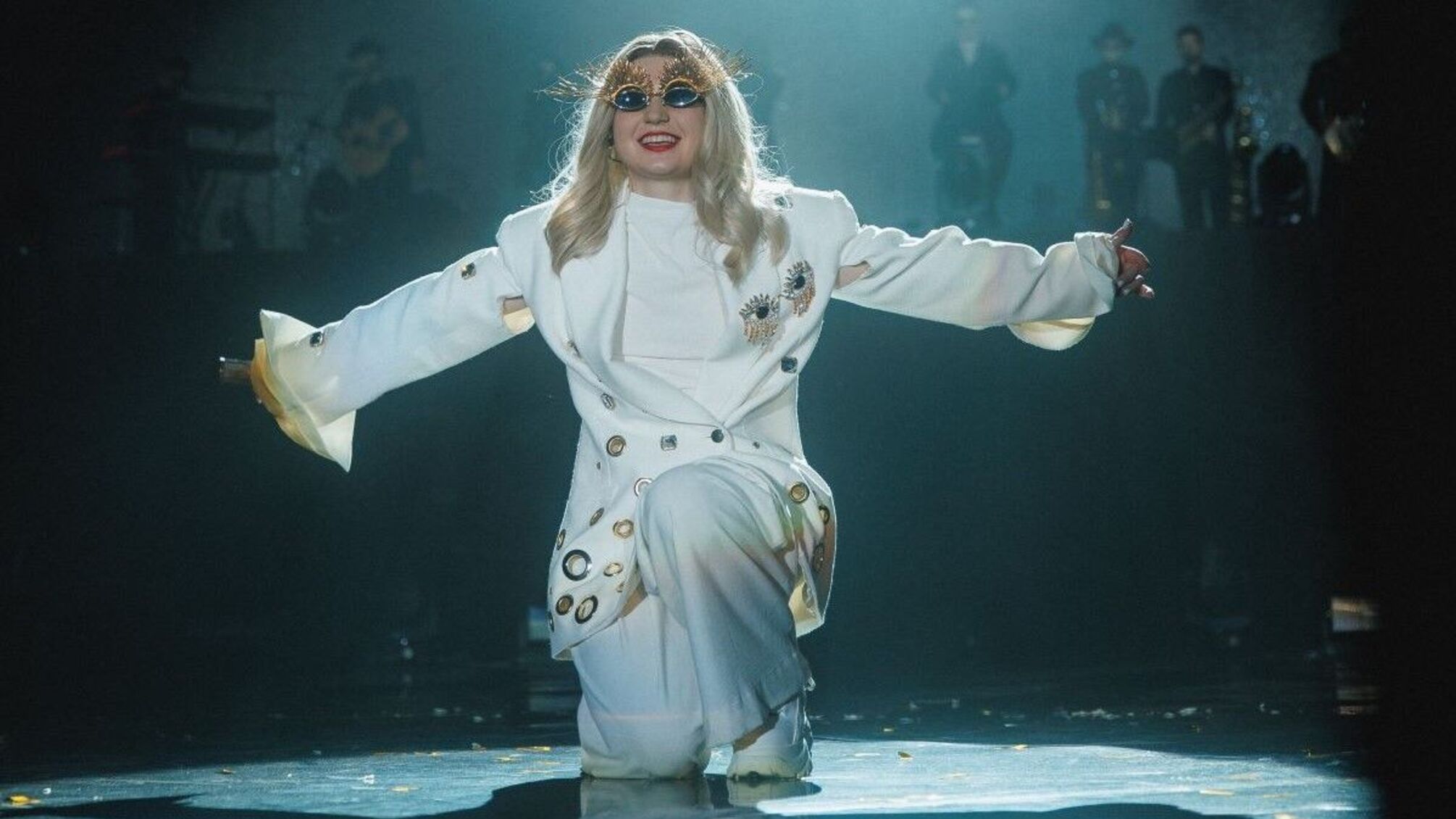 Клавдия Петровна рассекретила свой образ на первом сольном концерте