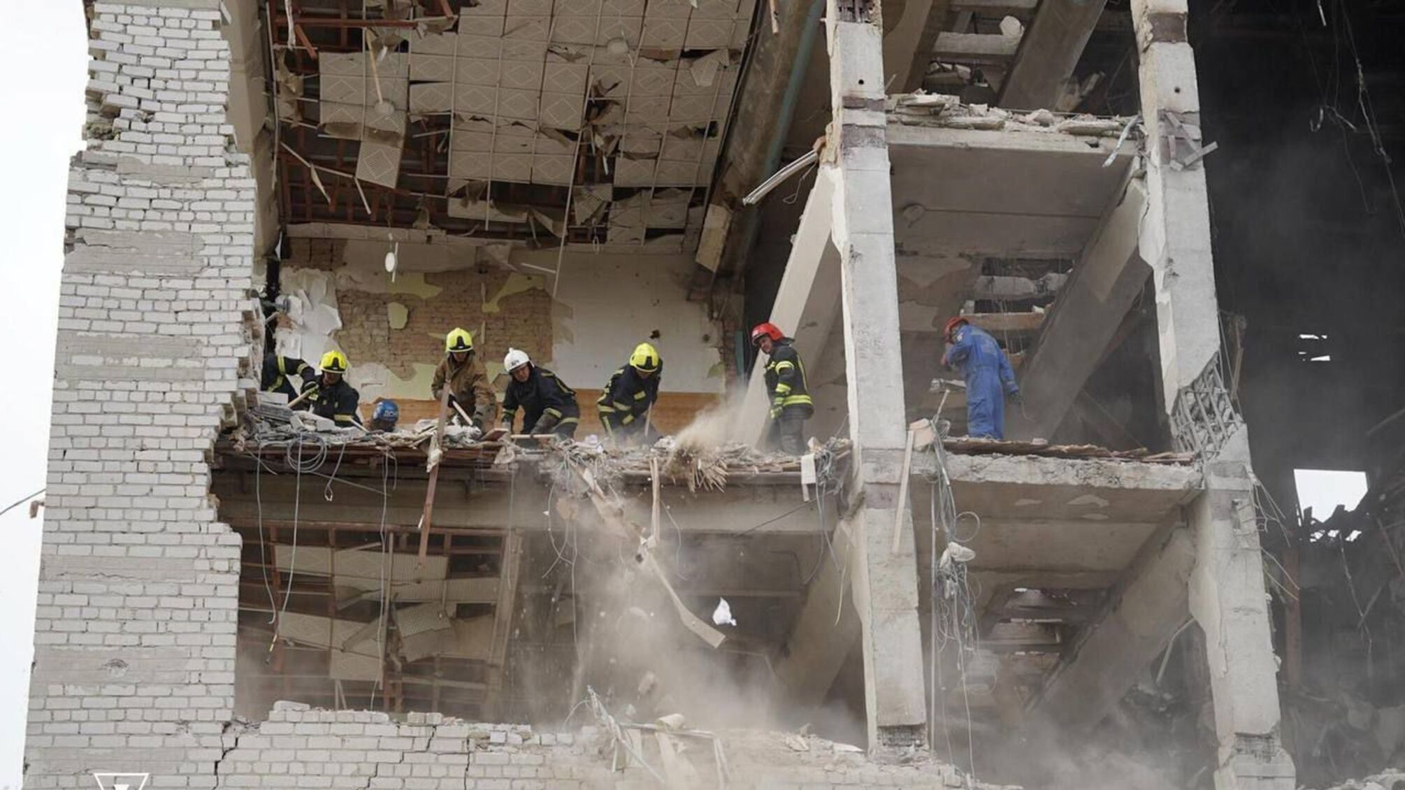 В Полтаві після удару у навчальний заклад кількість загиблих зросла