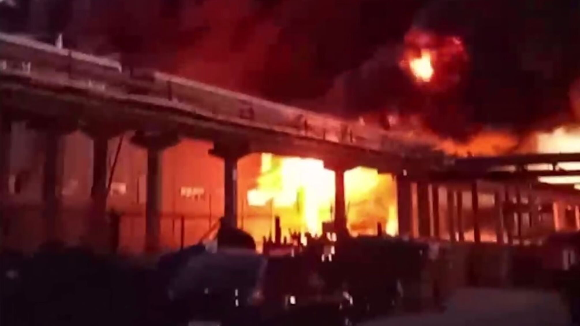 Большой пожар в Тульской области: спасатели борются с огнем на площади 1500 кв.