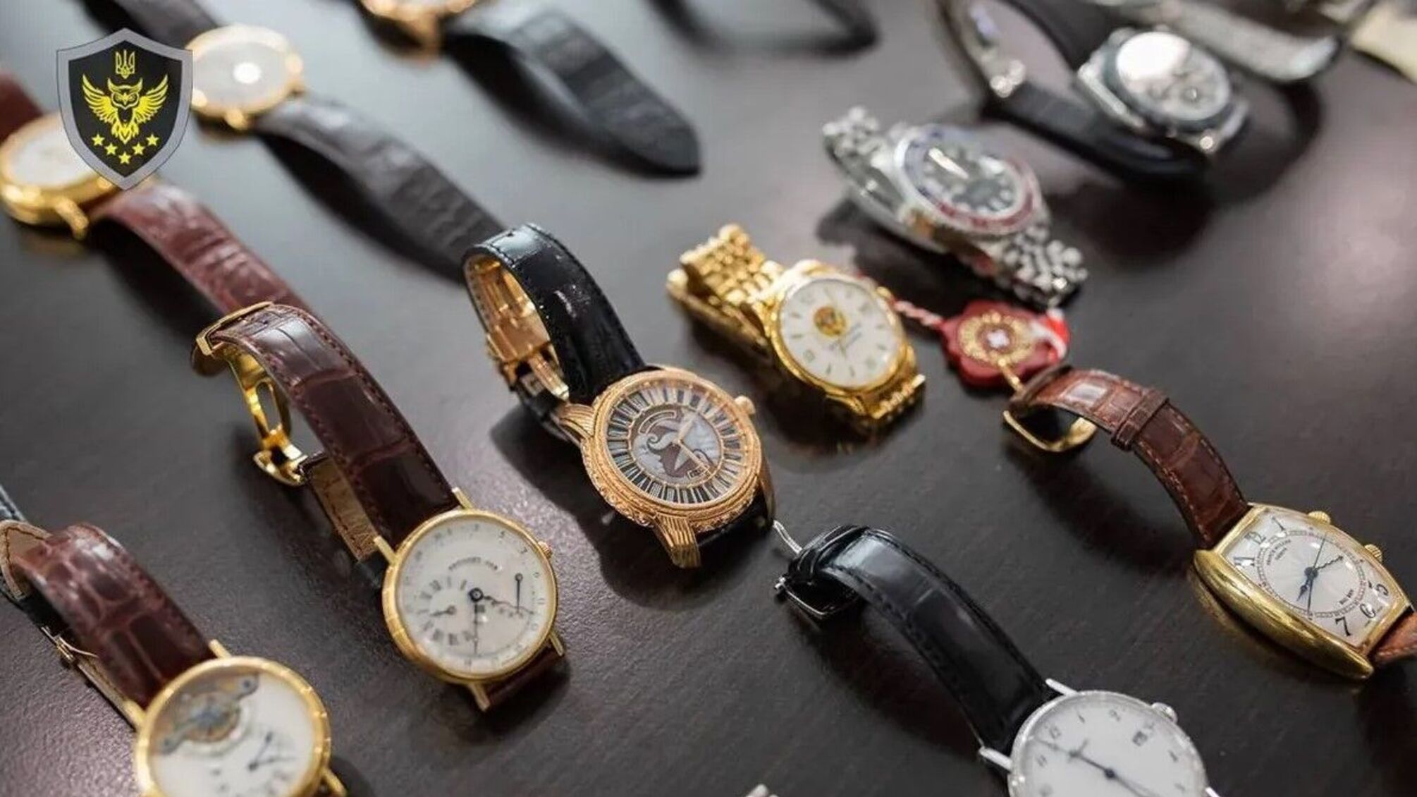 Вісім годинників Медведчука продали за 3,6 мільйона гривень