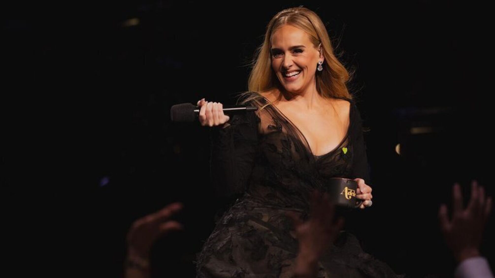 Адель частично лишилась слуха: что произошло?