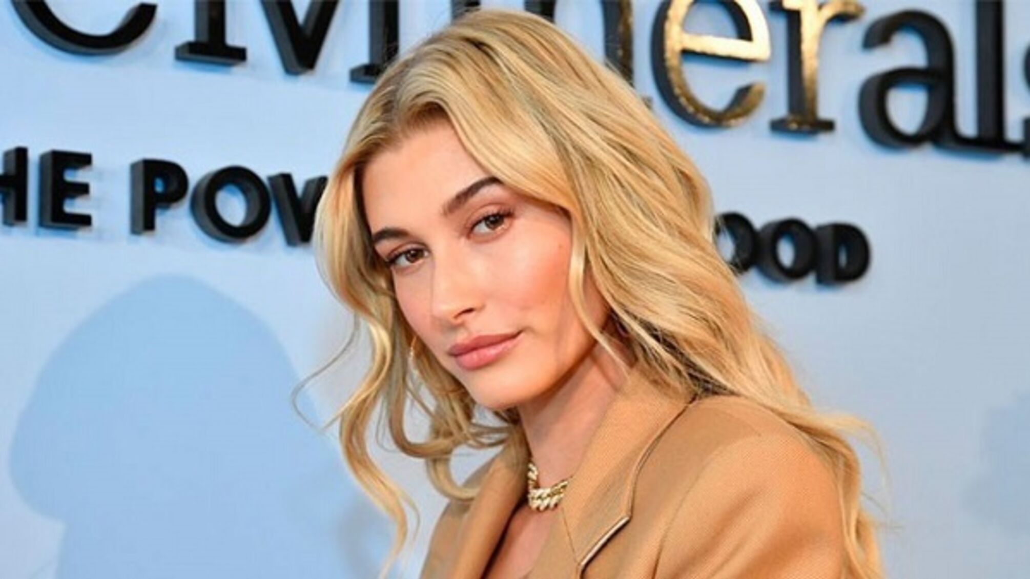 Найкращий манікюр для осені: Гейлі Бібер запустила новий тренд