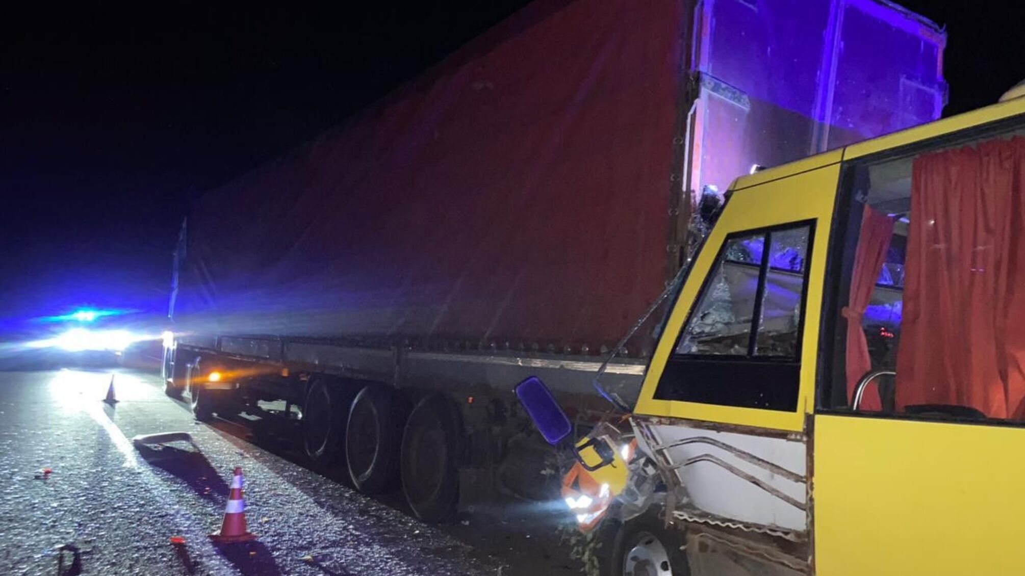 У Львівській області автобус з військовими потрапив у ДТП, є загиблий та поранені