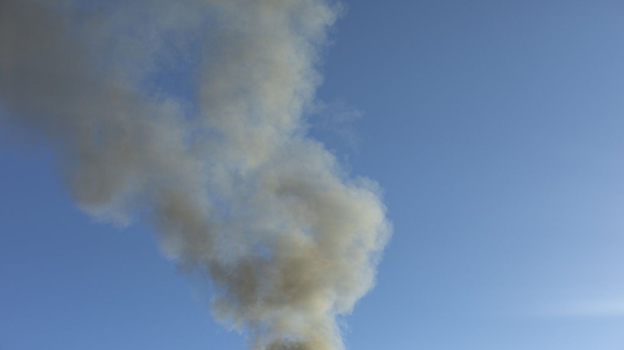 Россия жалуется на масштабную атаку дронов и ракет