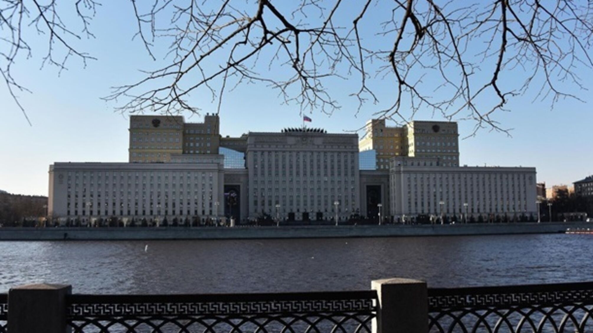 Сотрудника ФСБ нашли мертвым в здании минобороны рф