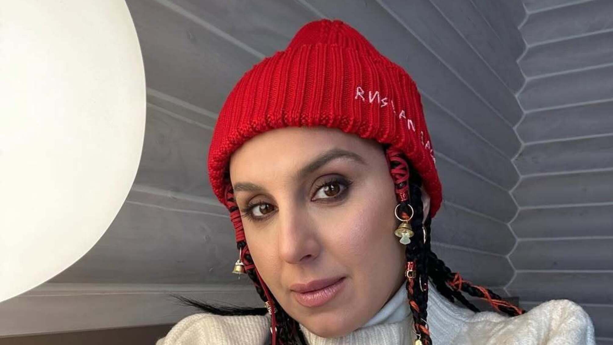 Джамала в шапке от Багинского за 7600 гривен