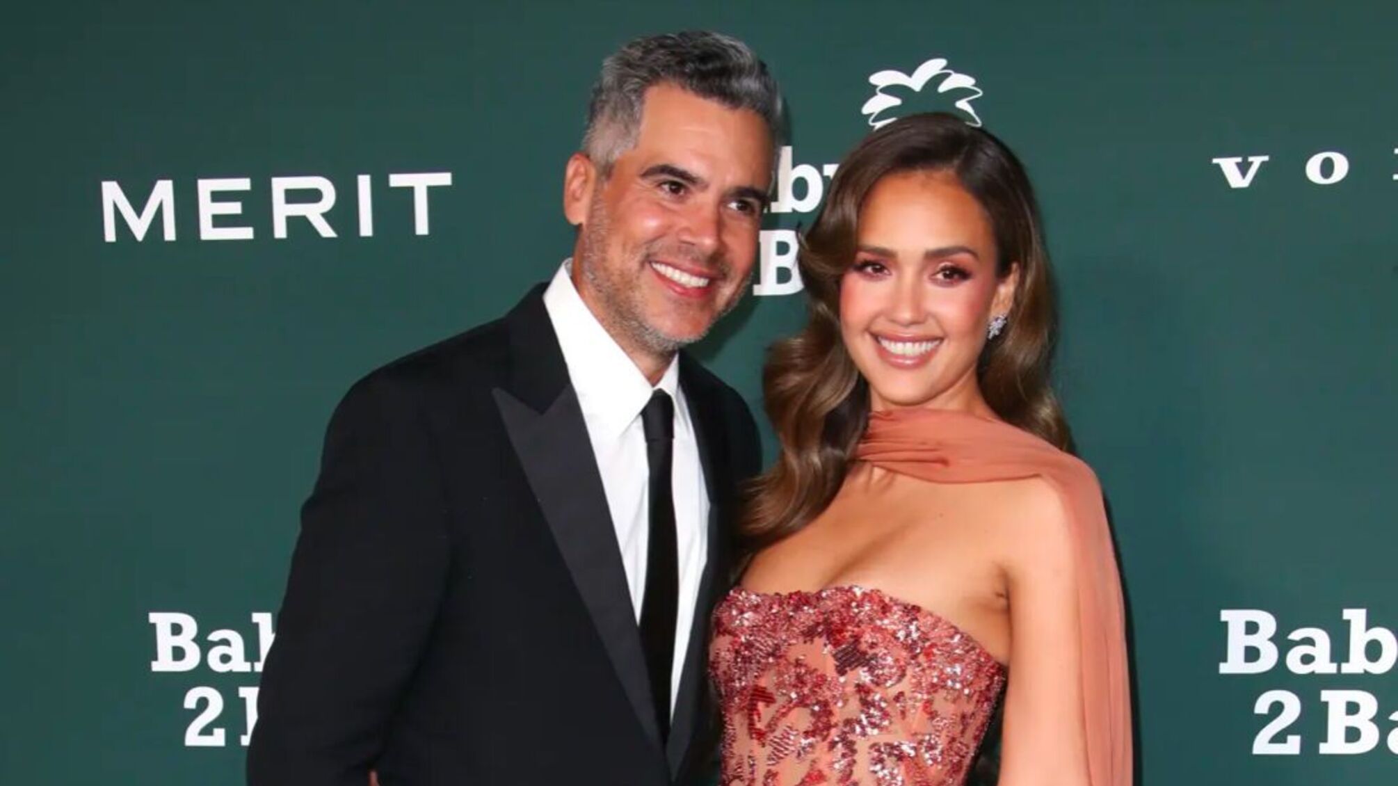 Джессика Альба официально объявила о разрыве с Кэшем Уорреном