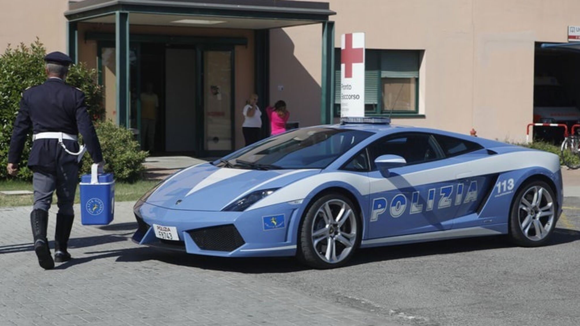 Lamborghini святкують 20 років колаборації з Італійською поліцією