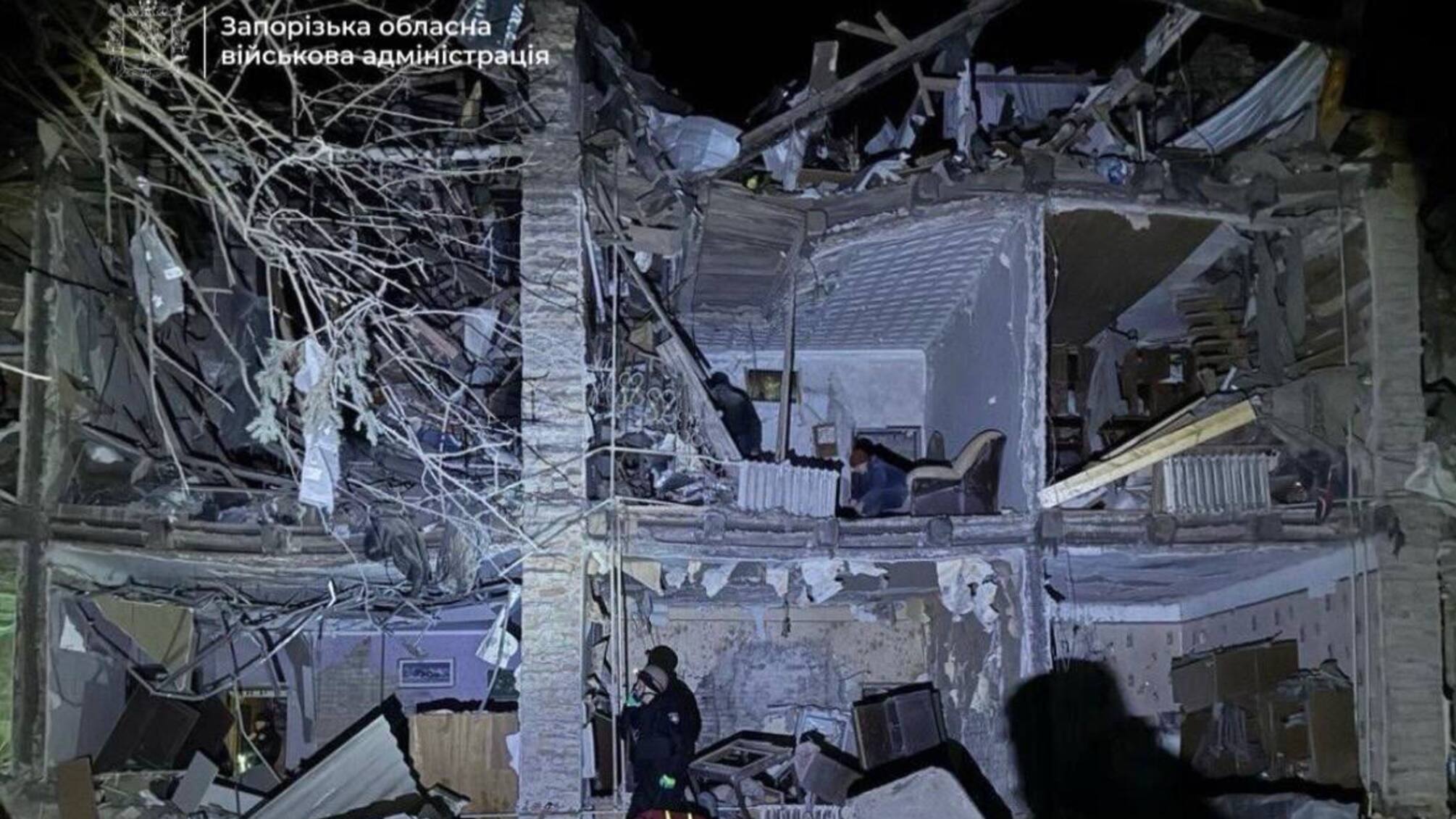 Ворог атакував Запоріжжя дронами та балістикою: постраждали рятувальники й діти